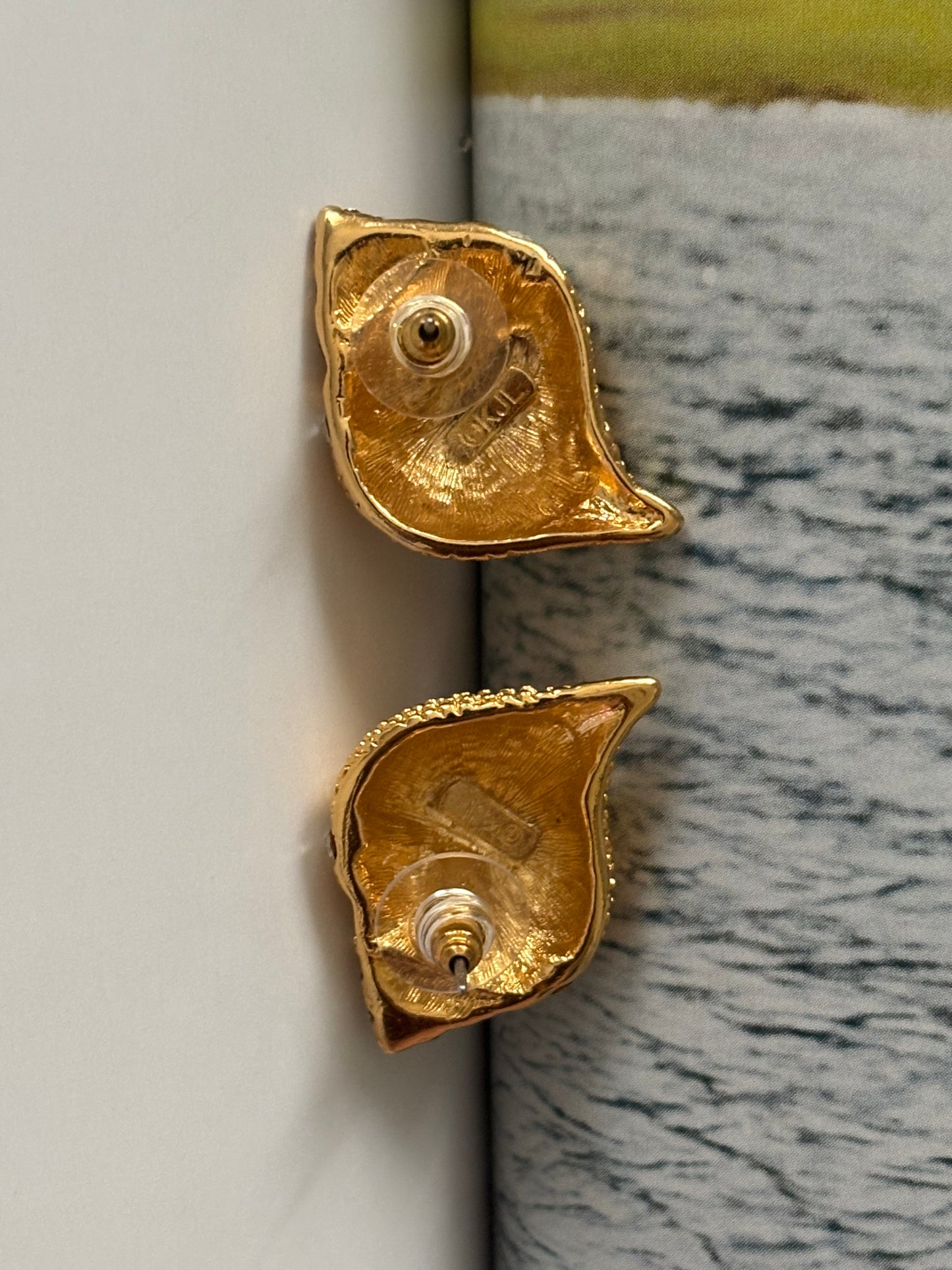 Kolczyki w postaci muszelek Kenneth Jay Lane