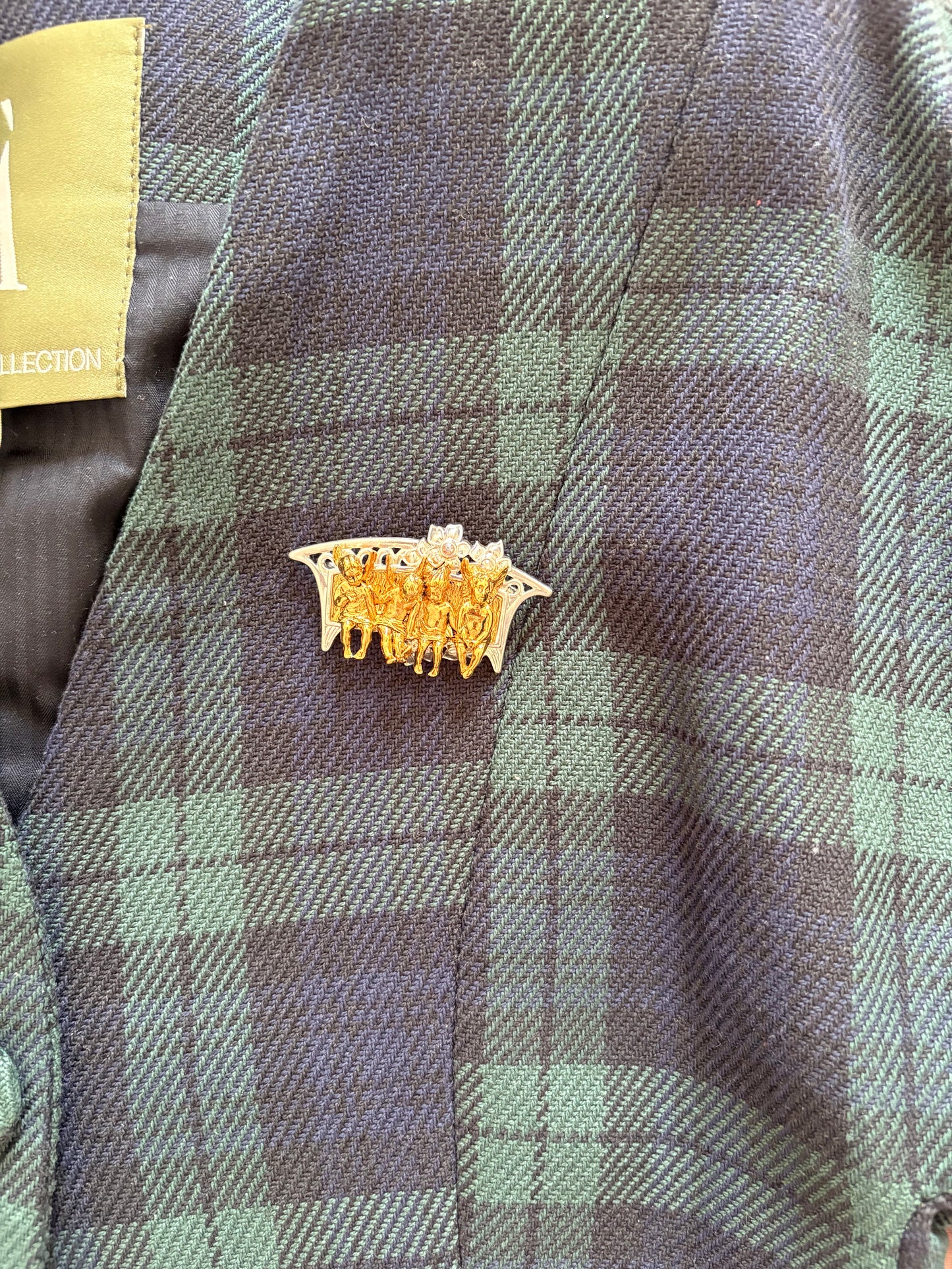 Edgar Berebi brooch