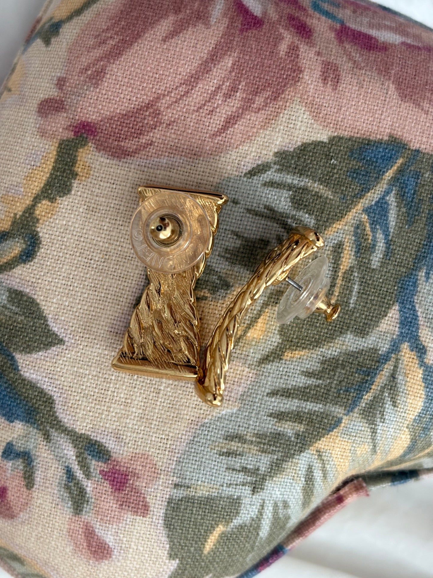 Kolczyki Monet z motywem plecionki