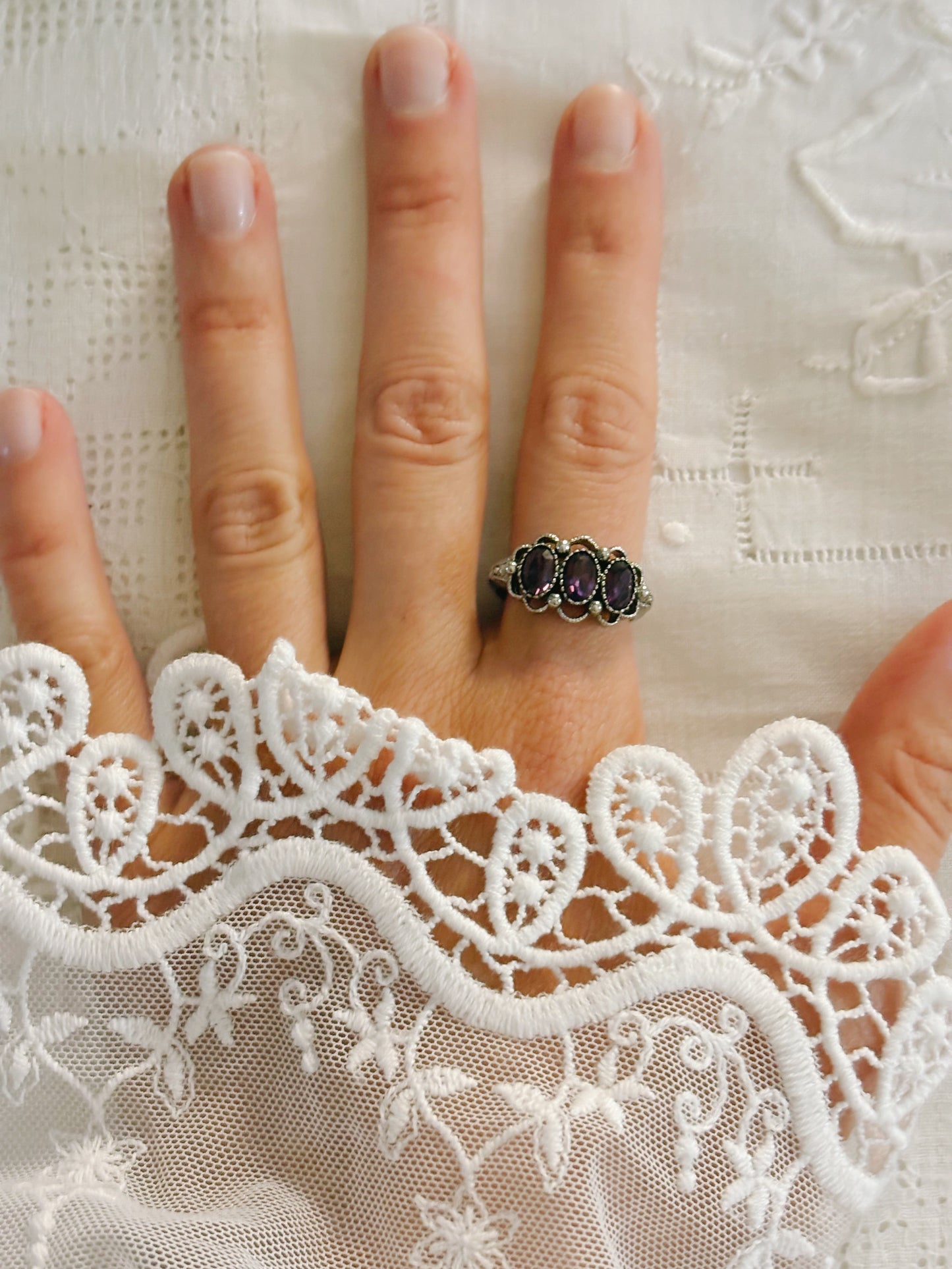 Pierścionek Avon „Purple Brilliance” ,1972 rok