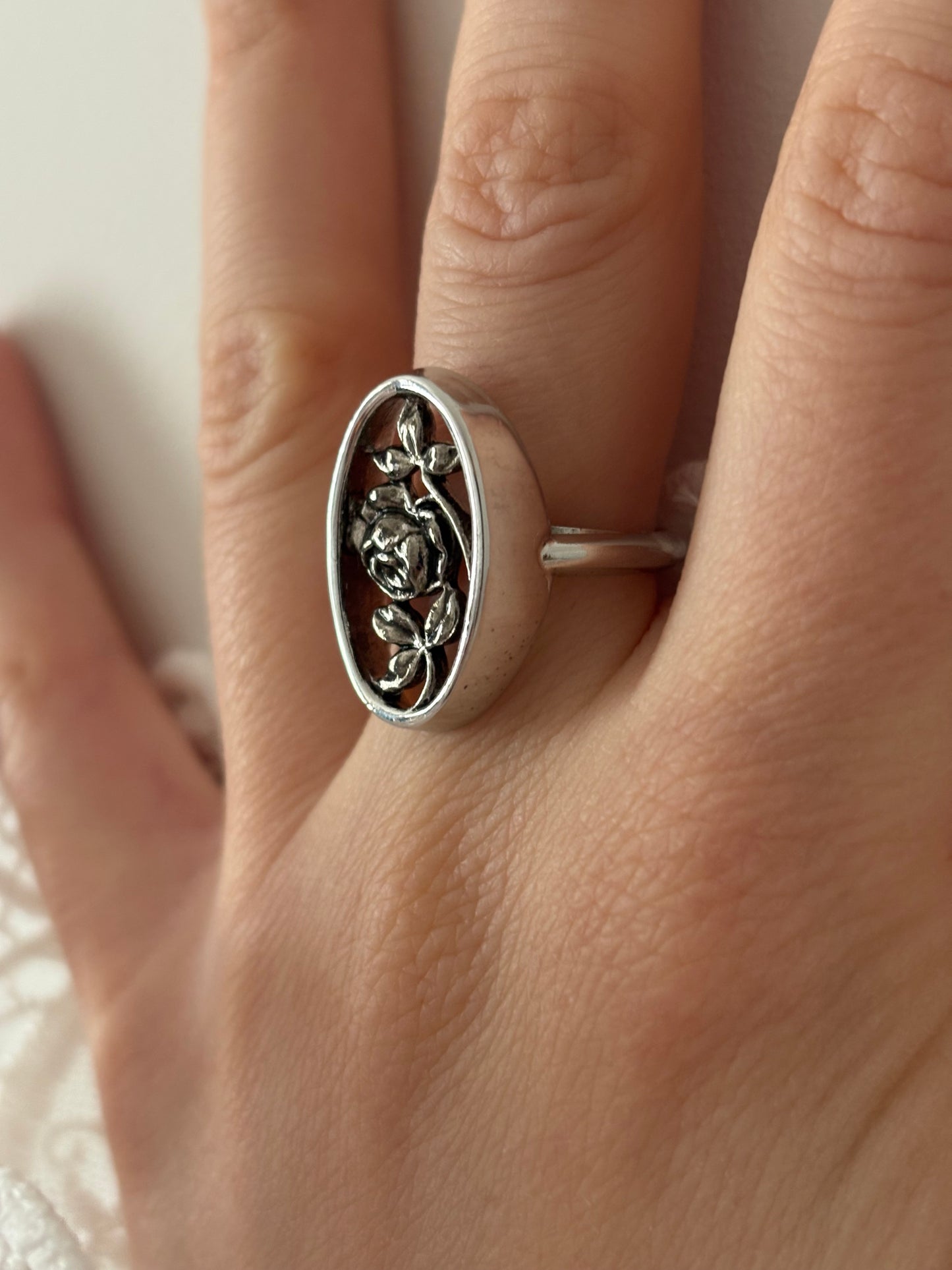 Avon "ROSAMONDE" ring, 1975