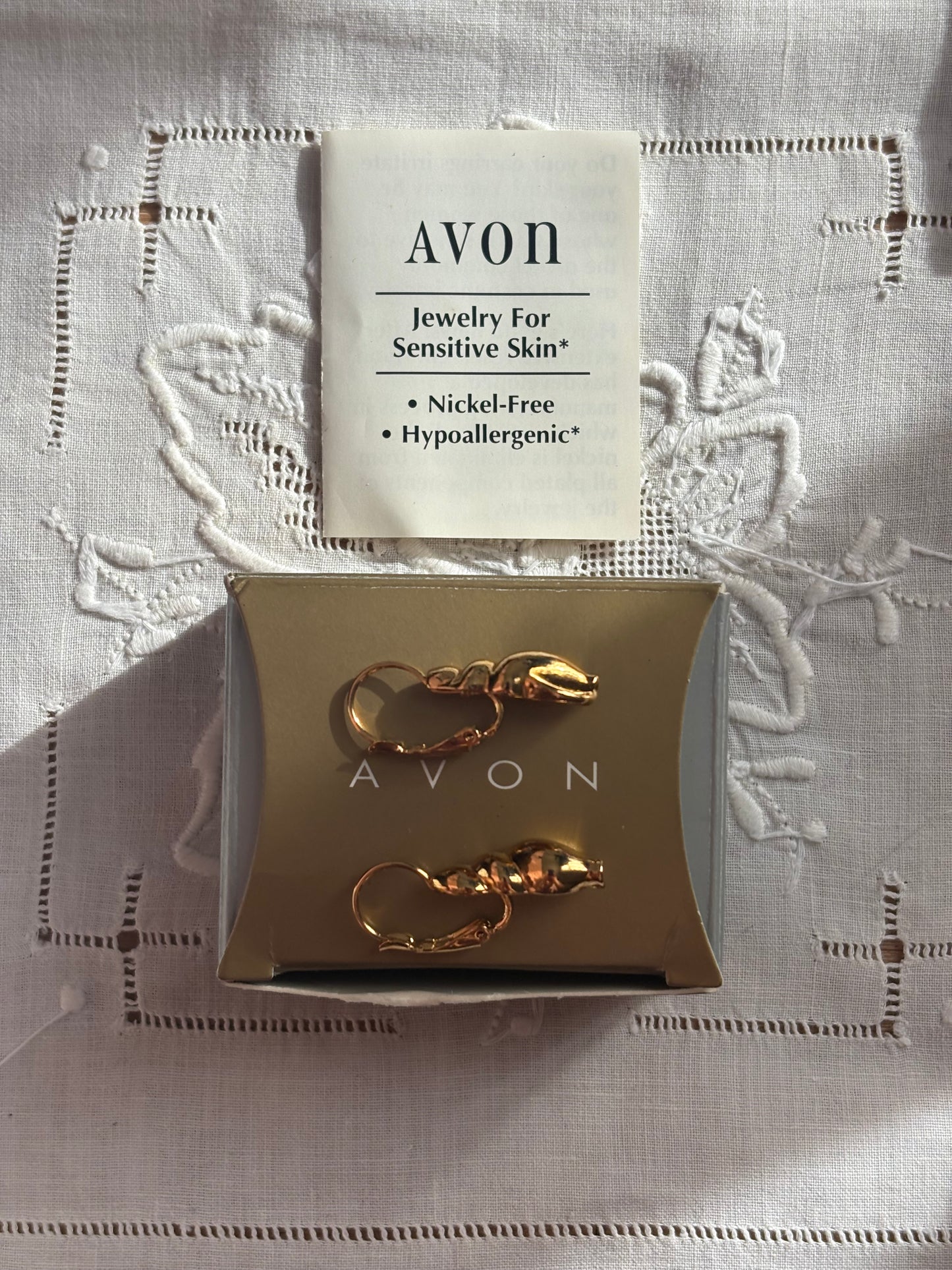 Avon "GOLDEN CLASSICS LEVERBACK" Earrings, 1997