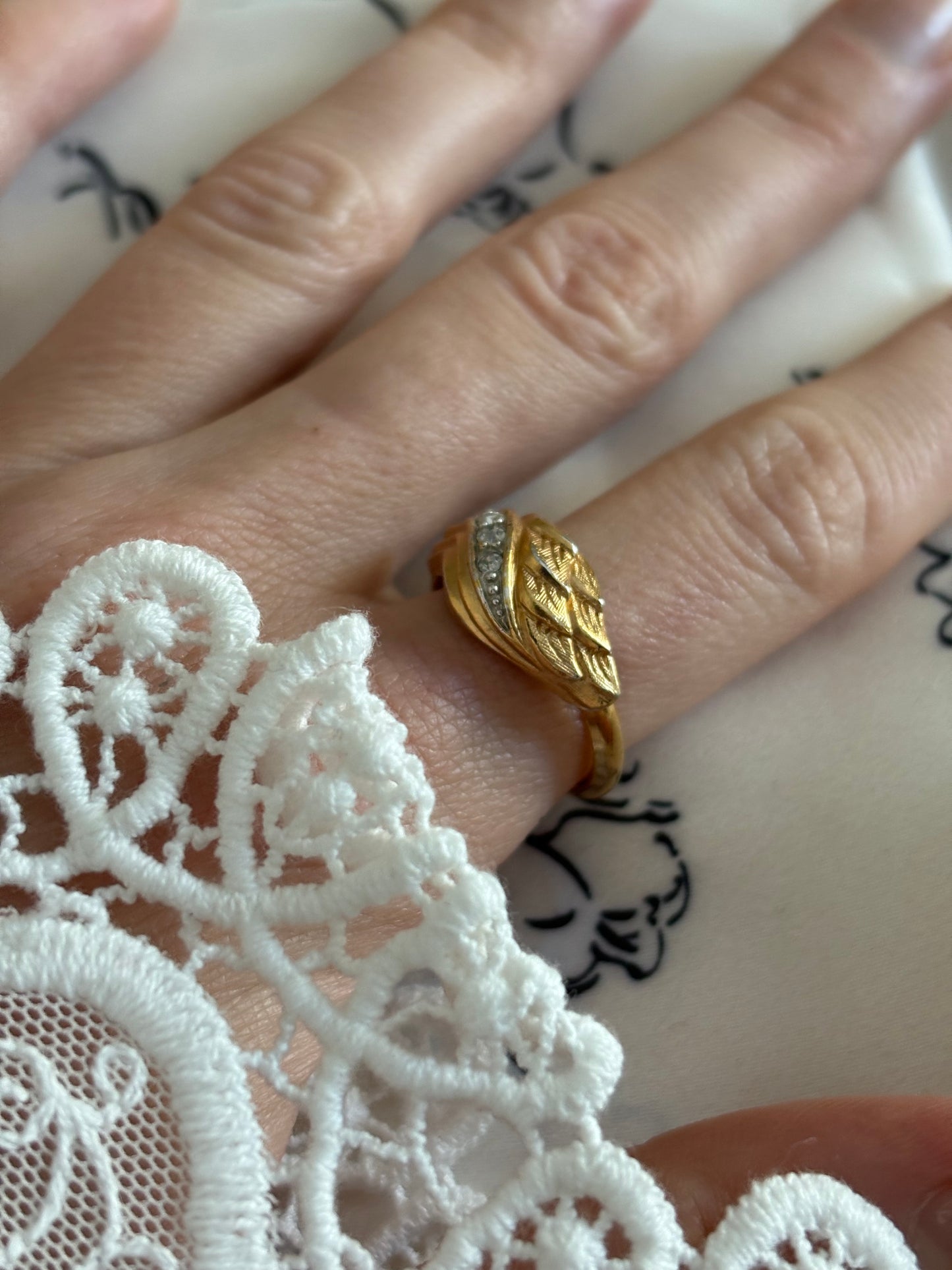 PIERŚCIONEK AVON “Starswept”,1975 rok