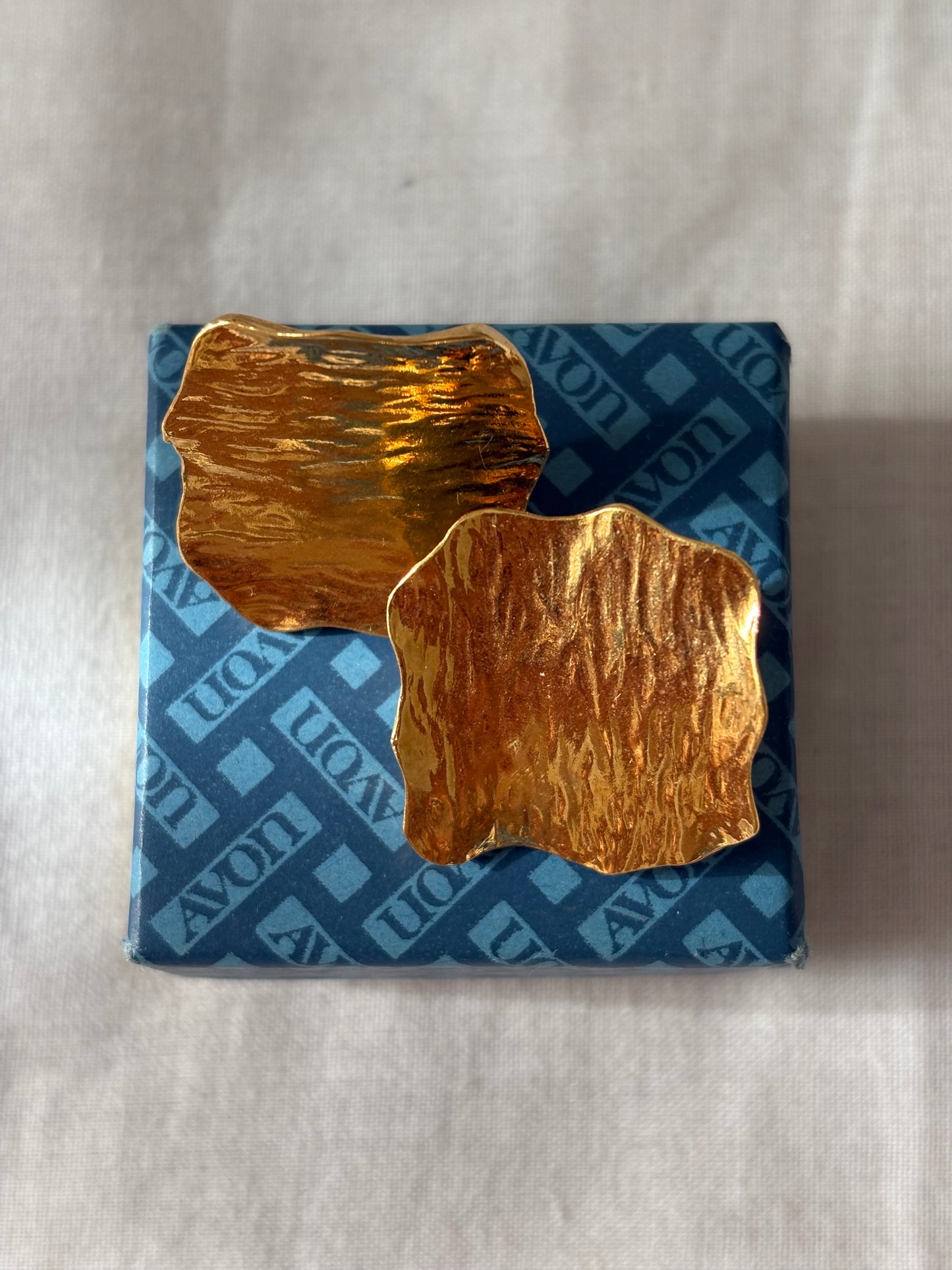 Kolczyki Avon “ Polished leaf”,1987 rok