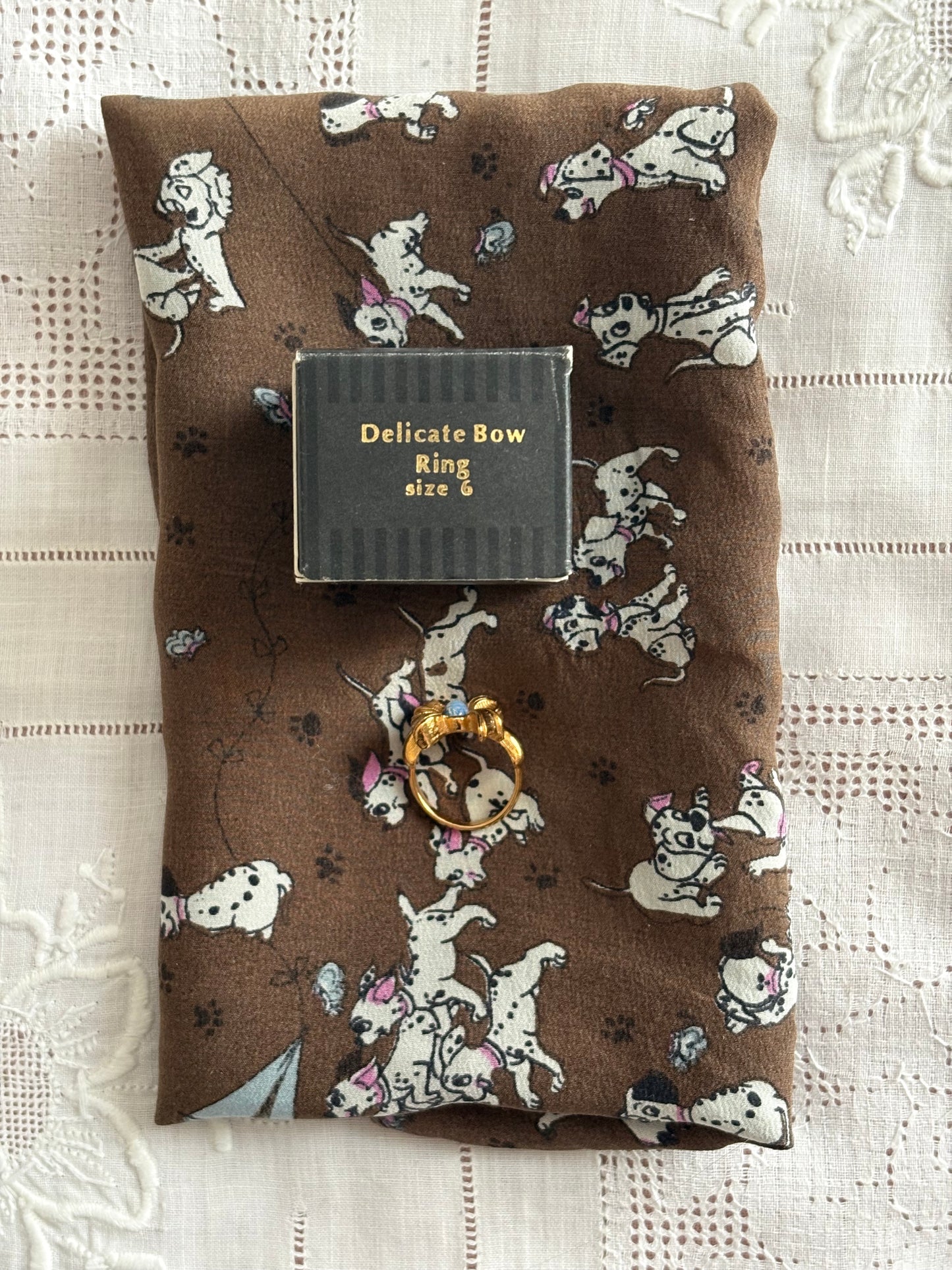 Pierścionek  Avon „Delicate Bow”, 1994 rok