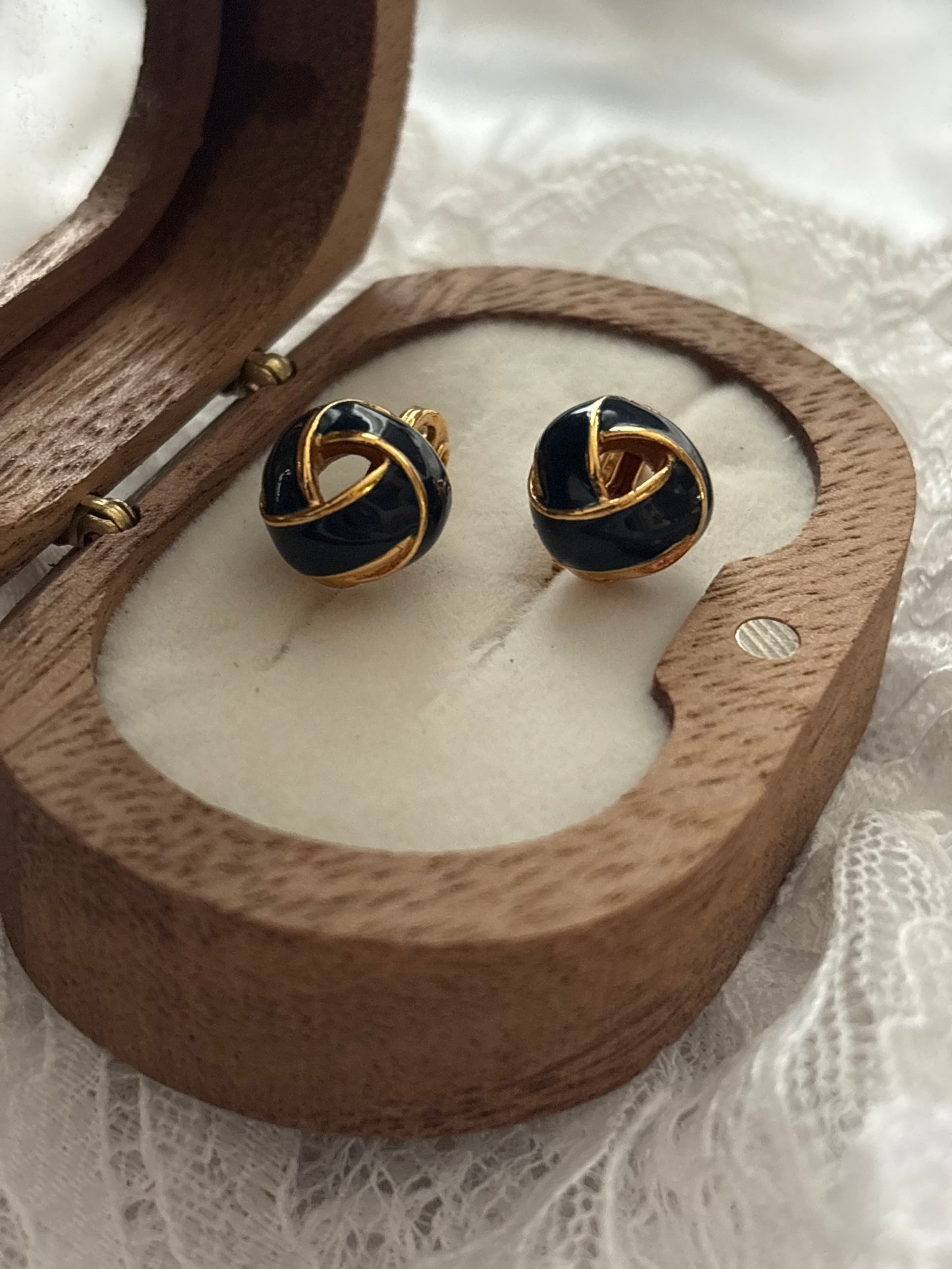Monet Clips – elegant knots