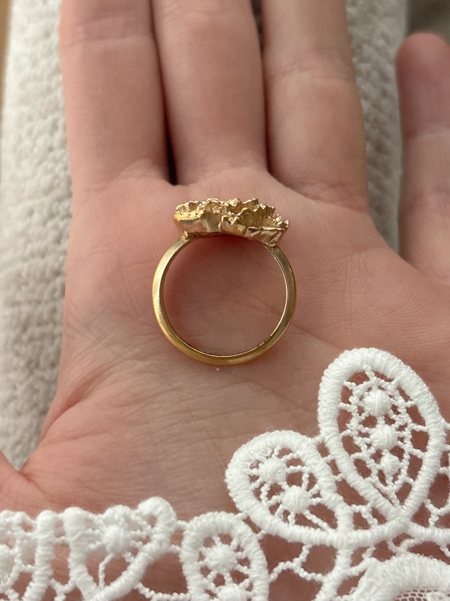 Pierścionek Avon „Flowerblaze”,1976 rok