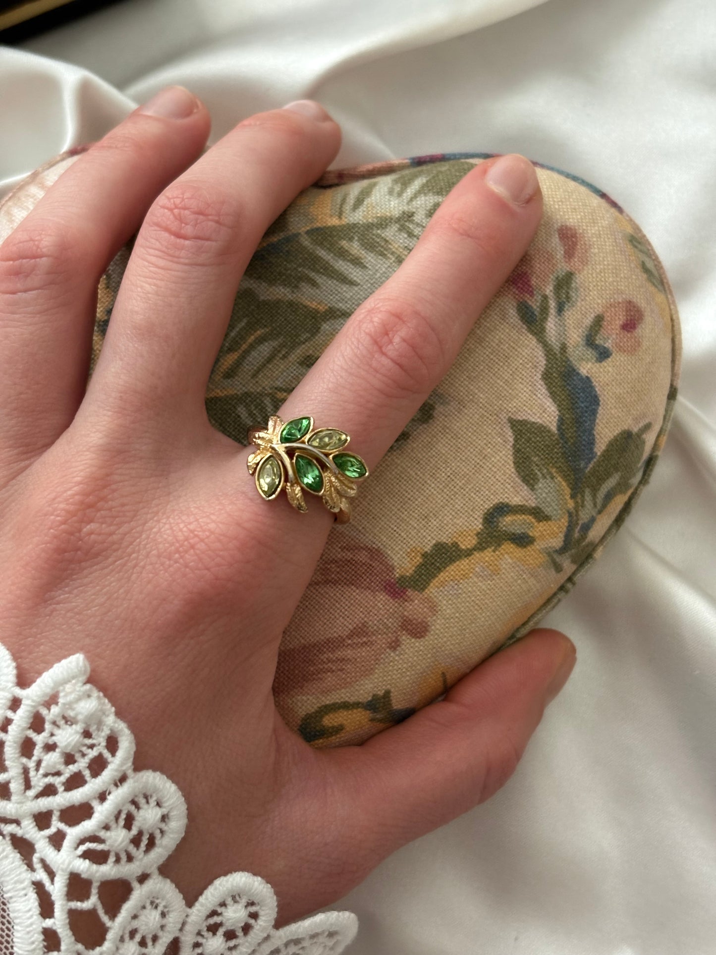 Pierścionek Avon „Leaf Light”,1974 rok