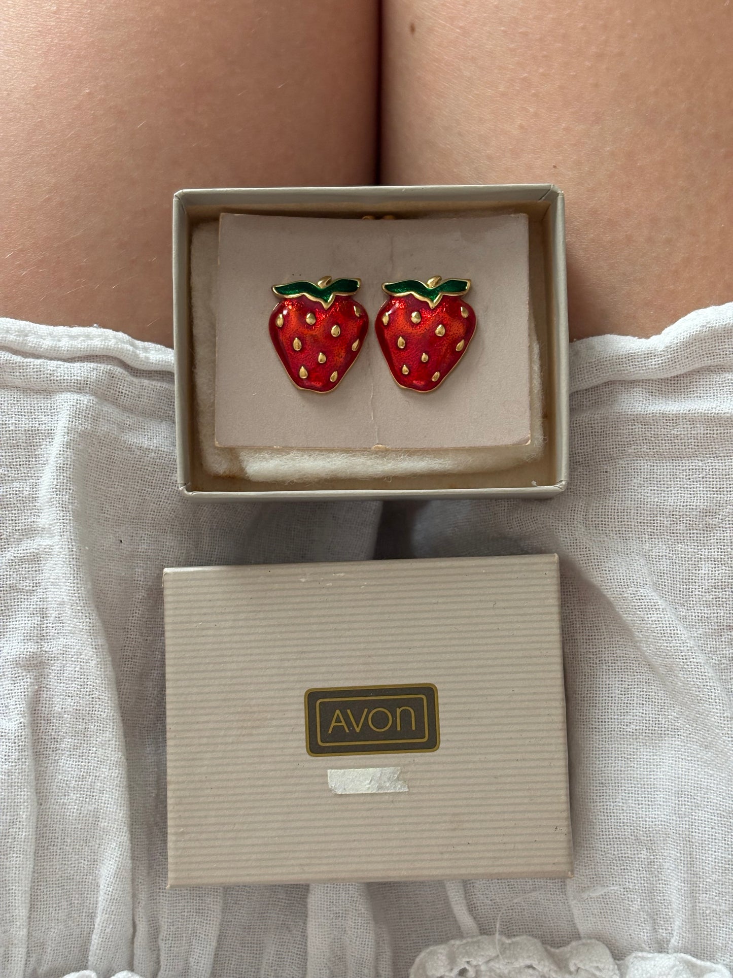 Kolczyki Avon “ Very - Berry”,1990 rok
