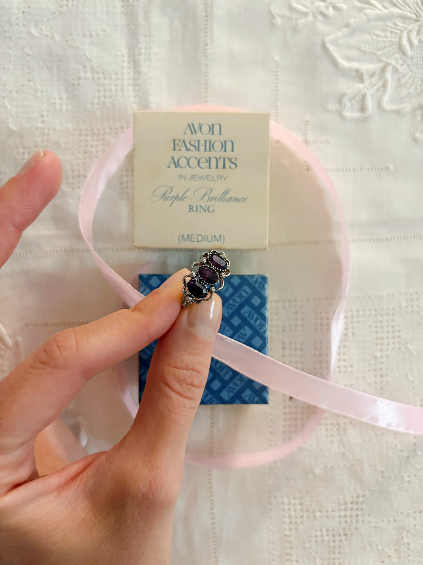Pierścionek Avon „Purple Brilliance” ,1972 rok