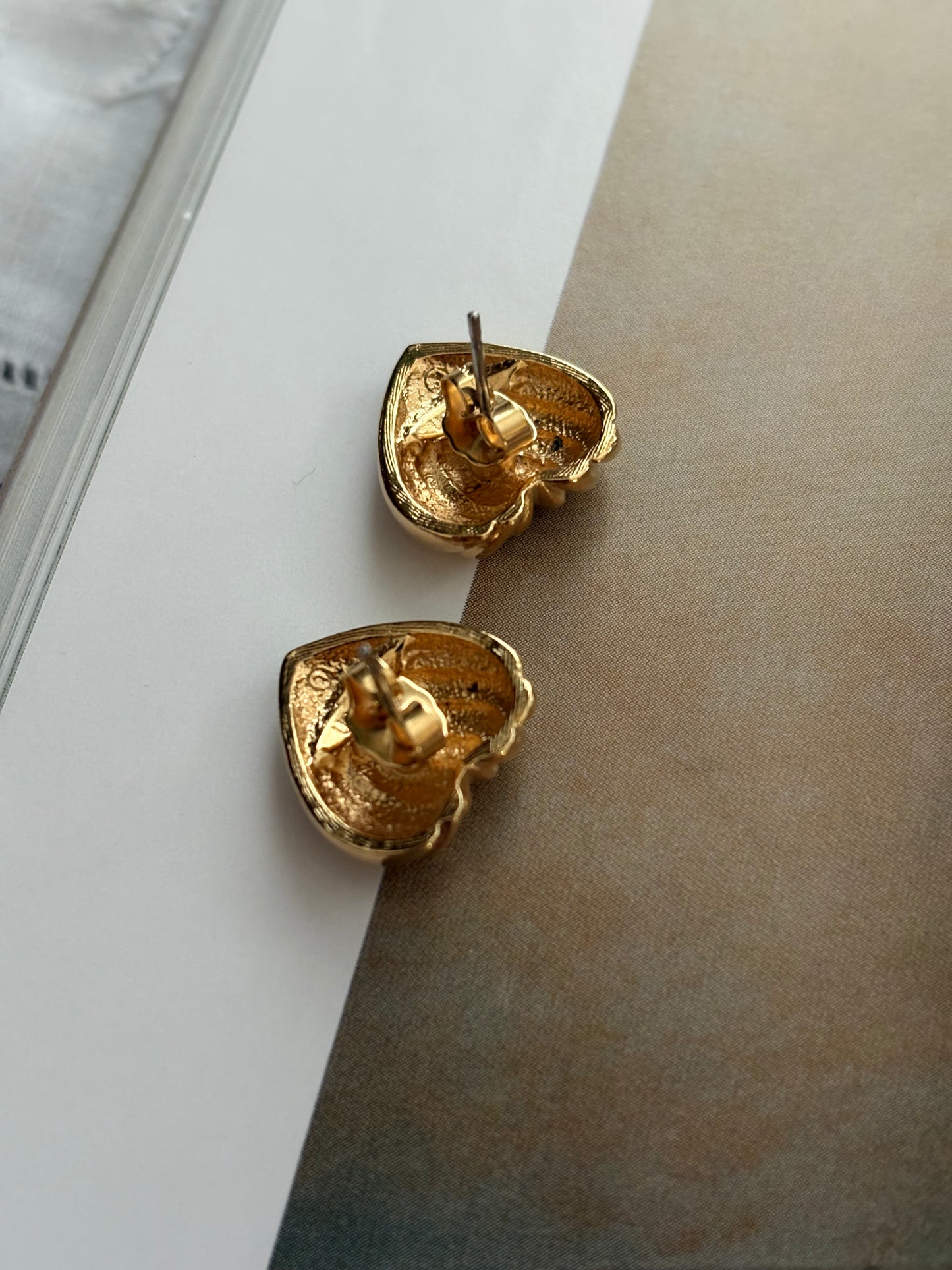 Kolczyki Avon “Pleated heart”,1994 rok