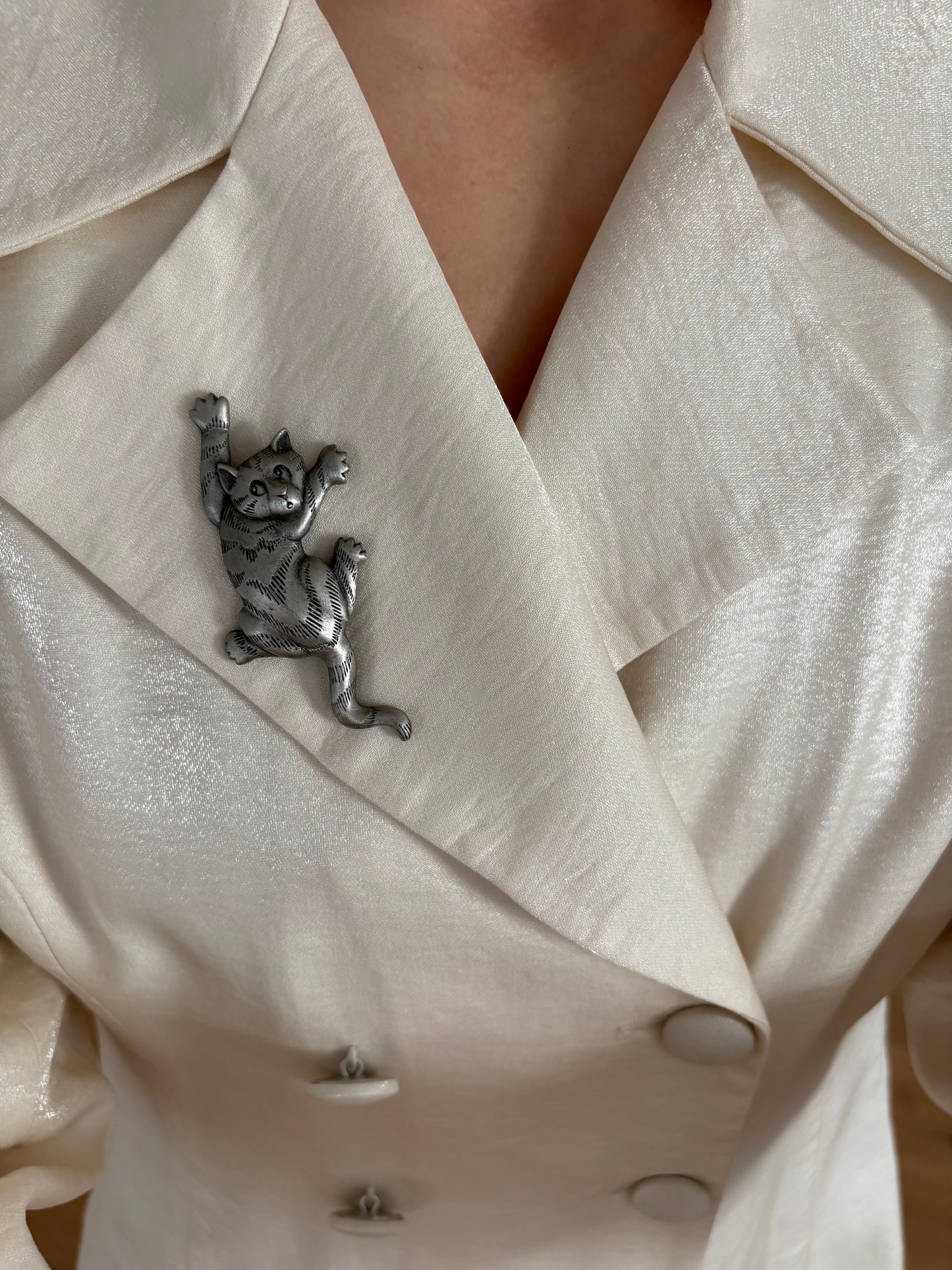 Broszka marki Jonette Jewelry (JJ)