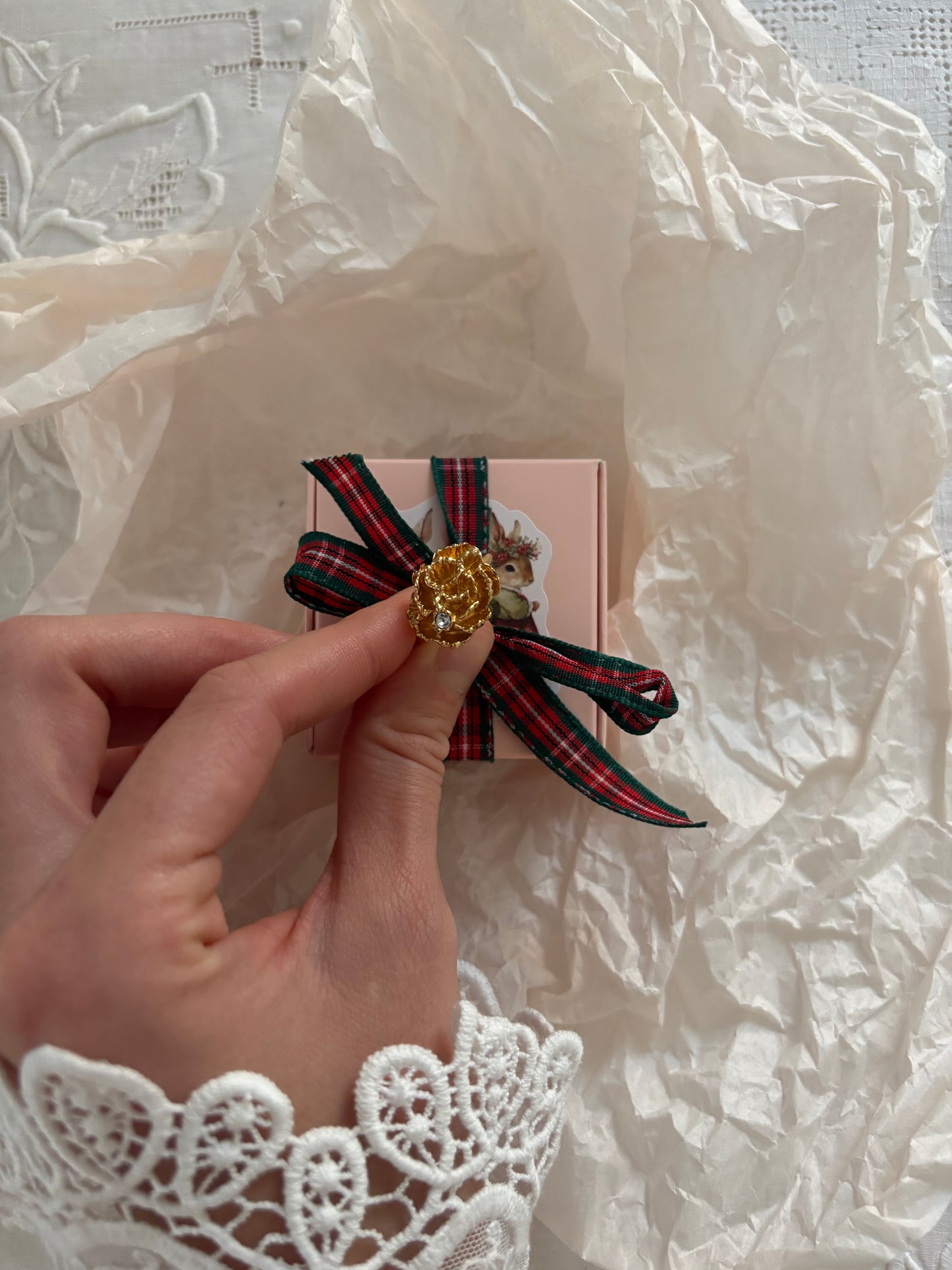 Pierścionek Avon „Flowerblaze”,1976 rok