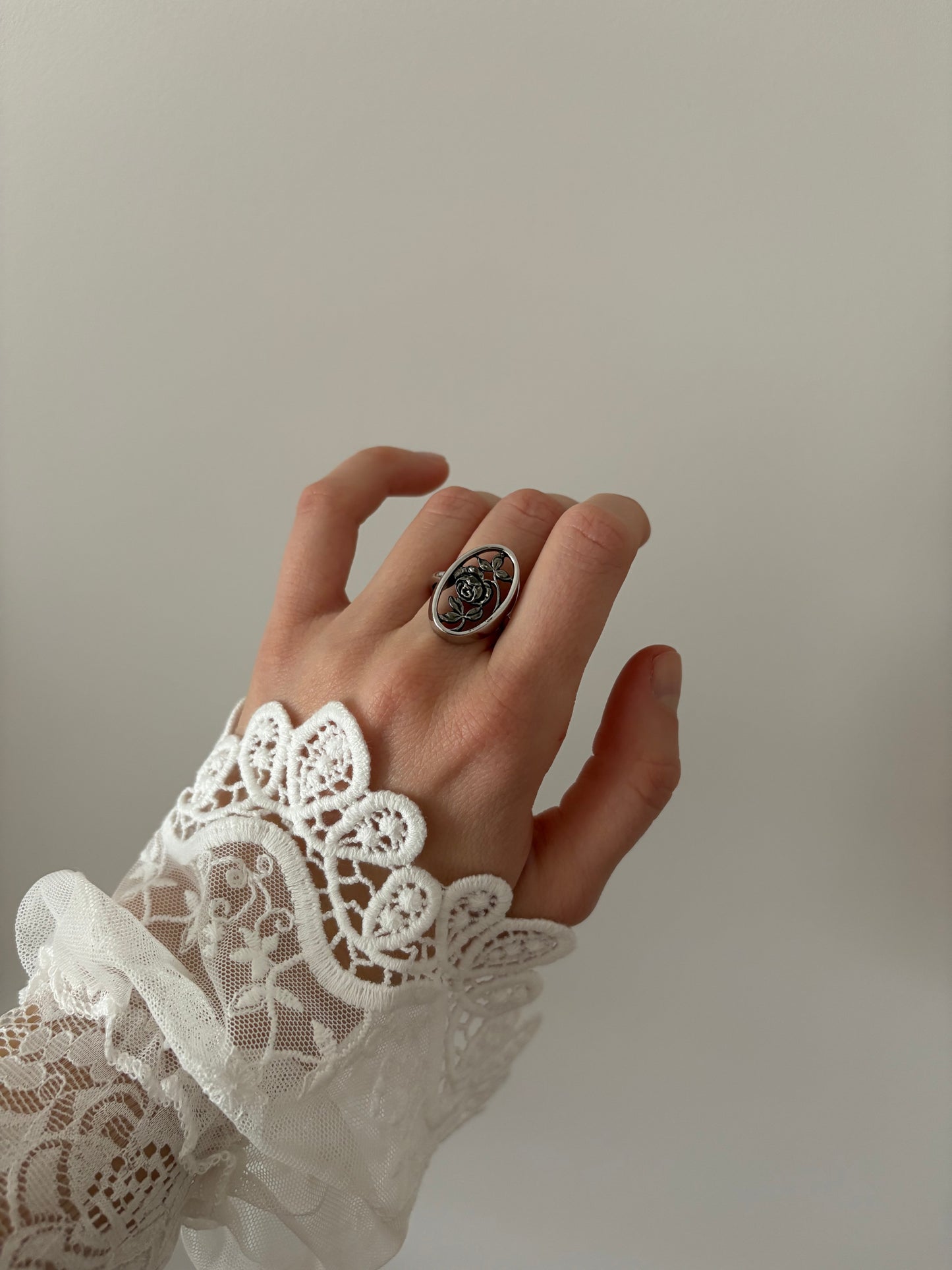 Avon "ROSAMONDE" ring, 1975