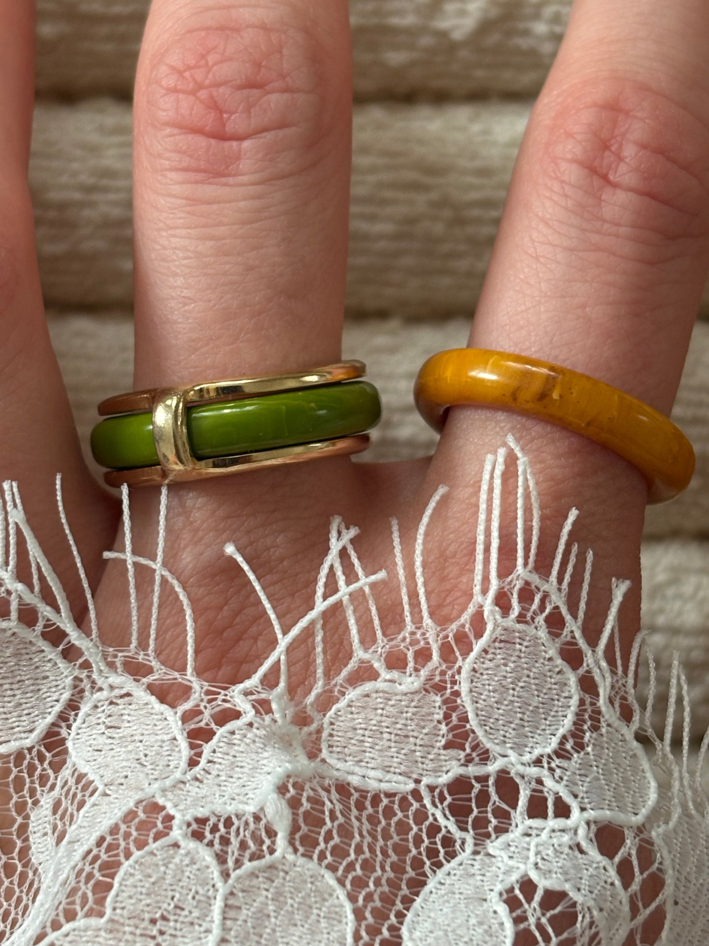 Set of 4 interchangeable Avon rings, 1977