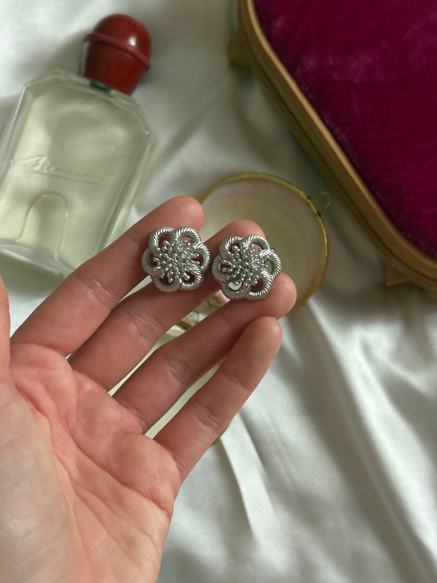 Srebrzone klipsy Trifari w formie kwiatu