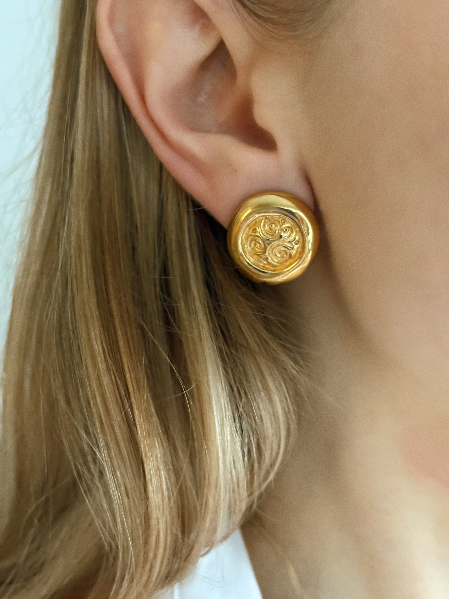 Pozłacane kolczyki Givenchy z lat 80.