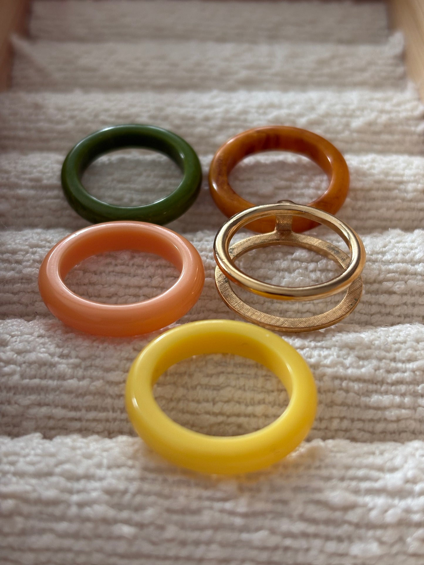 Set of 4 interchangeable Avon rings, 1977