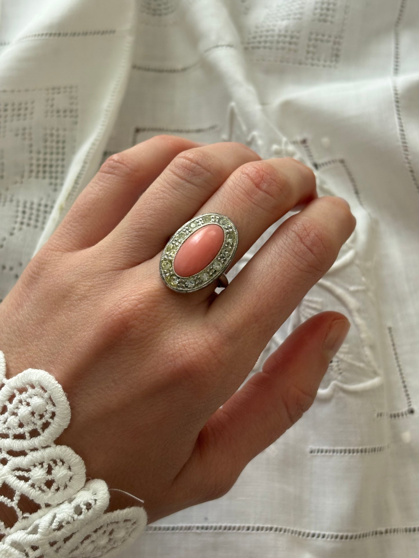 Pierścionek Avon „Pale fire”,1974 rok