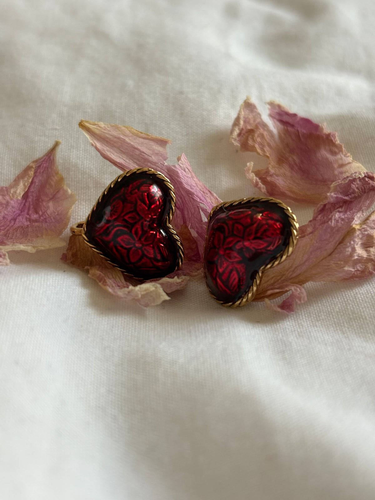 Wytłaczane klipsy Avon „Hearts Afire”,1995 rok