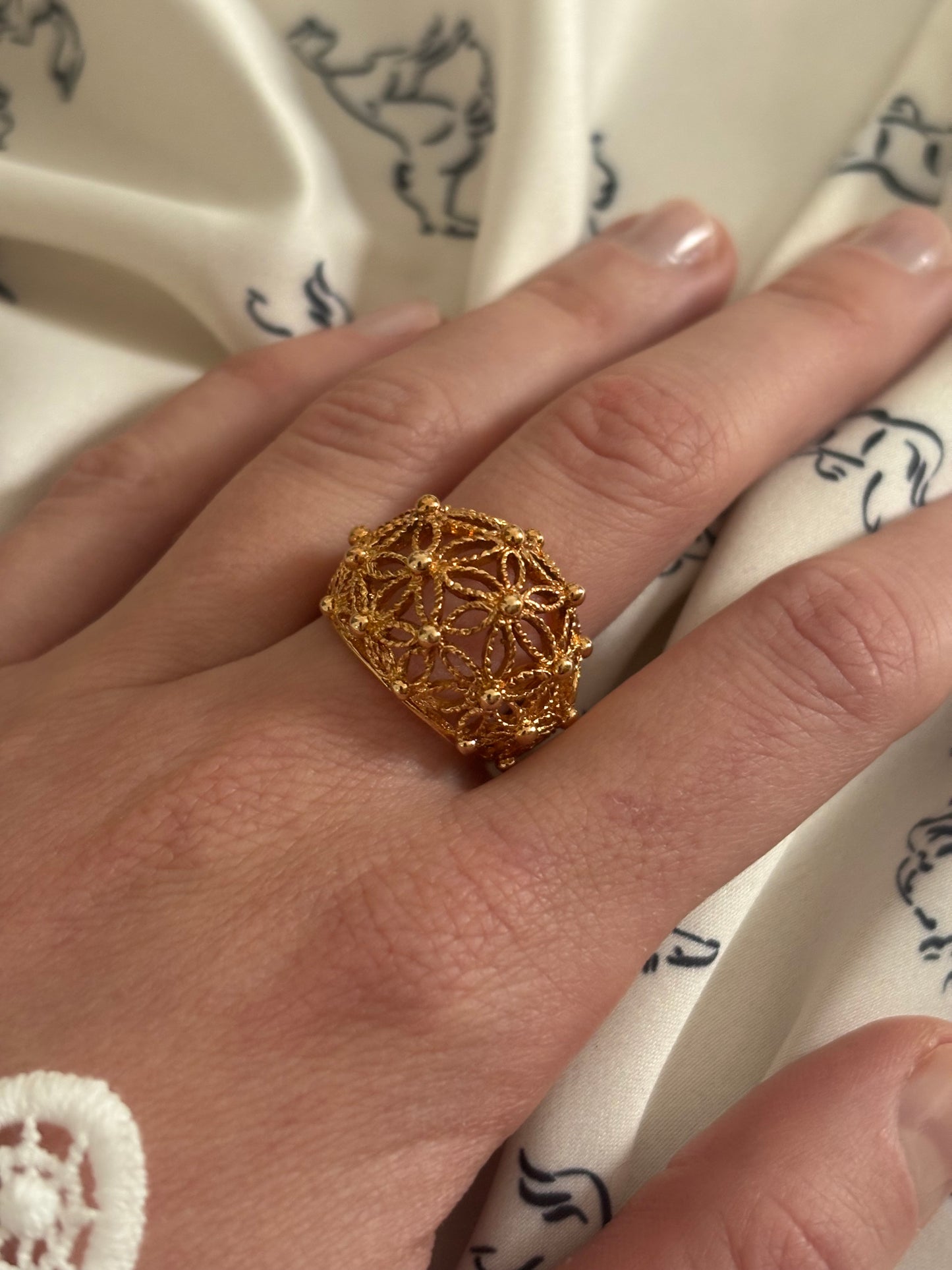 Avon "Spun Blossoms Filigree Ring", 1979