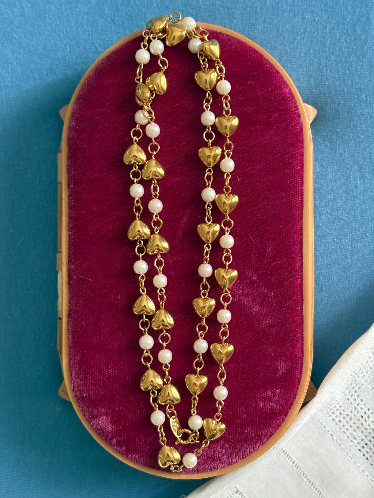 Naszyjnik Trifari z perłami i serduszkami
