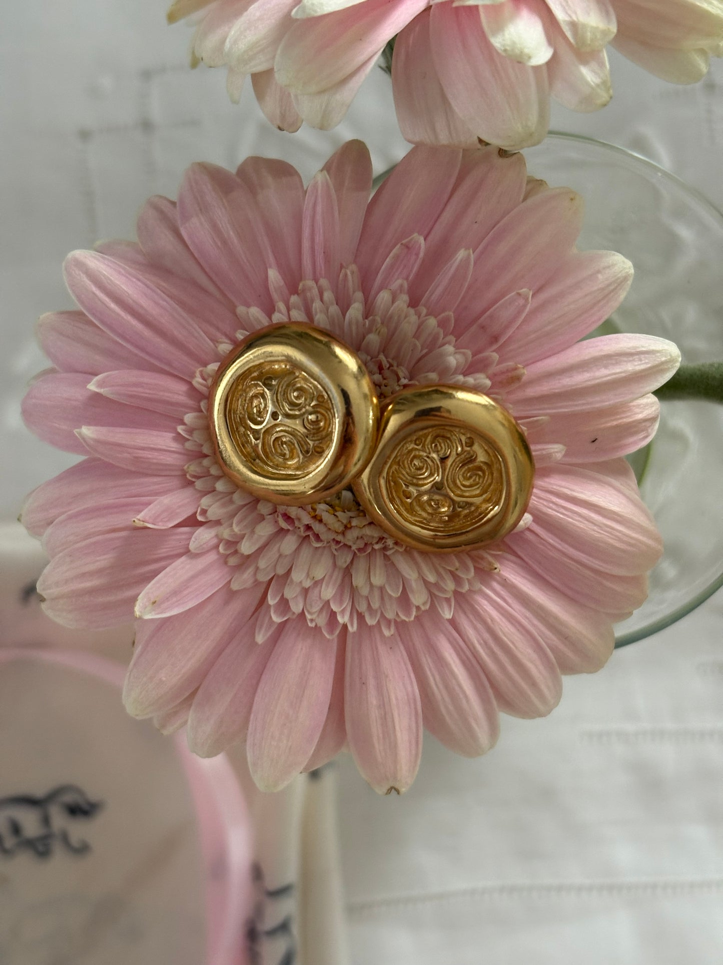 Pozłacane kolczyki Givenchy z lat 80.