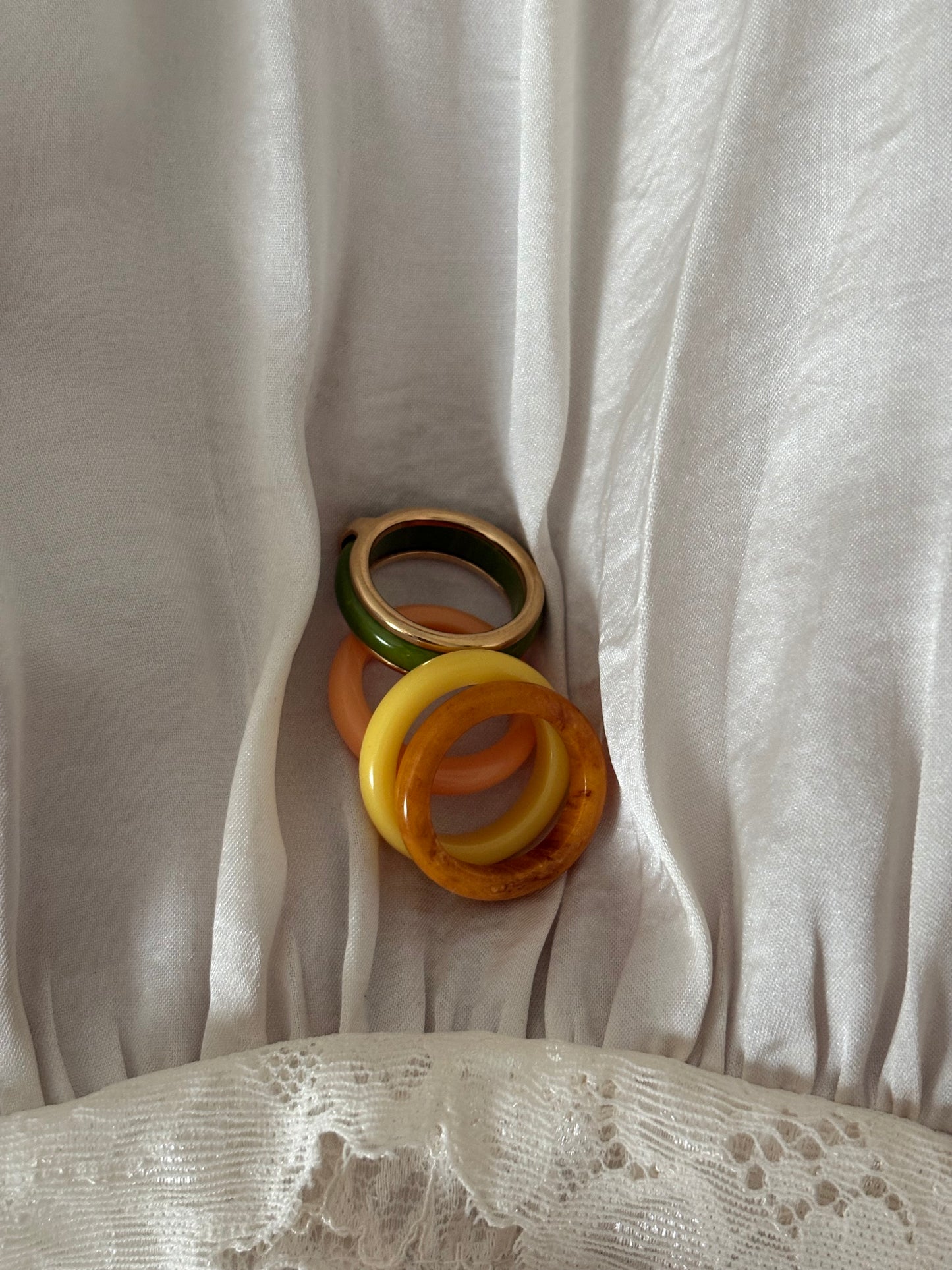Set of 4 interchangeable Avon rings, 1977
