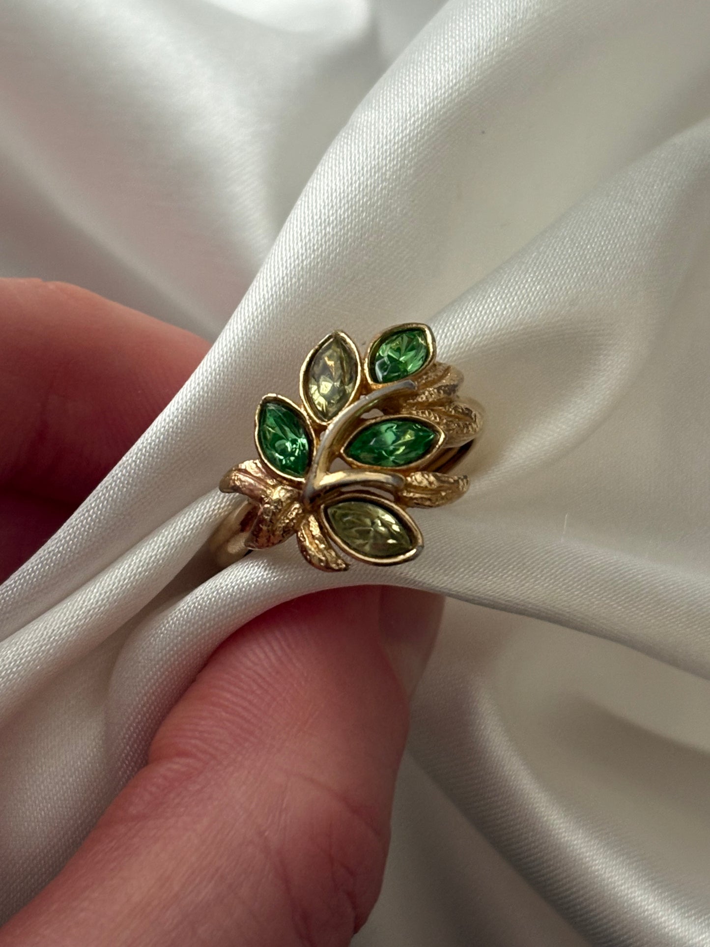 Pierścionek Avon „Leaf Light”,1974 rok