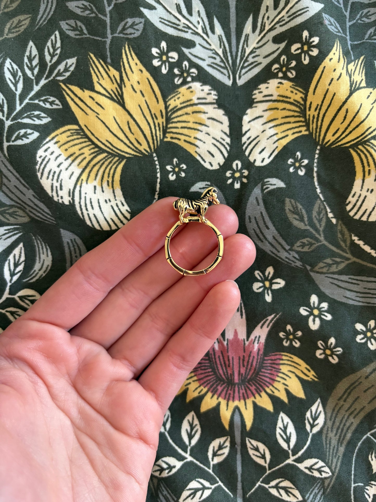 Ring with a zebra figurine