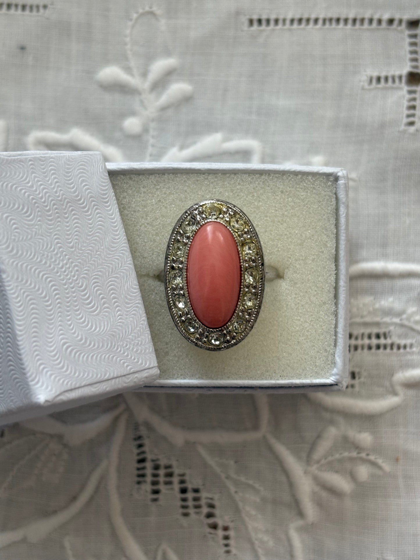 Pierścionek Avon „Pale fire”,1974 rok