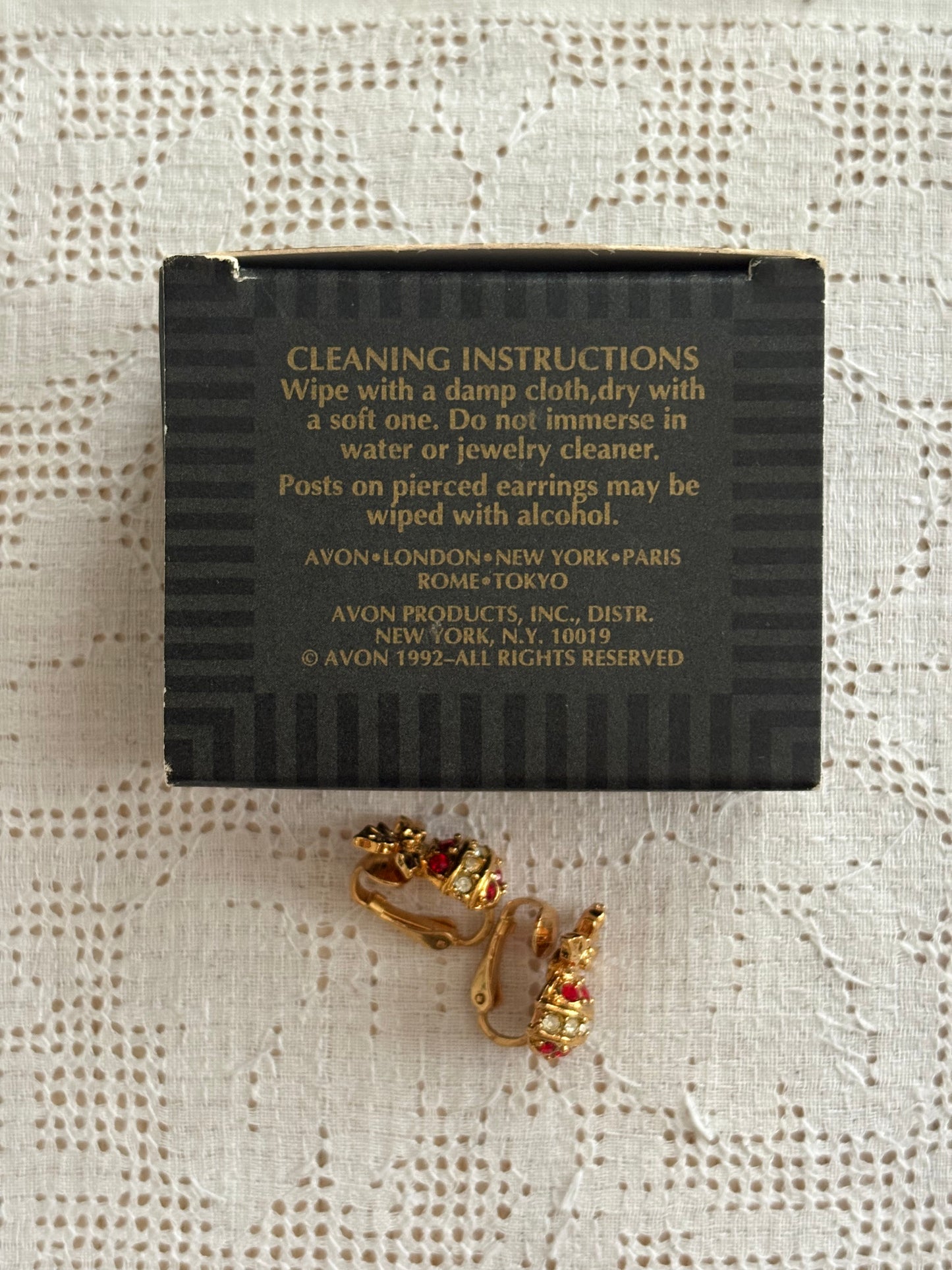 Klipsy Avon “Sparkling Christmas ornament”,1992 rok