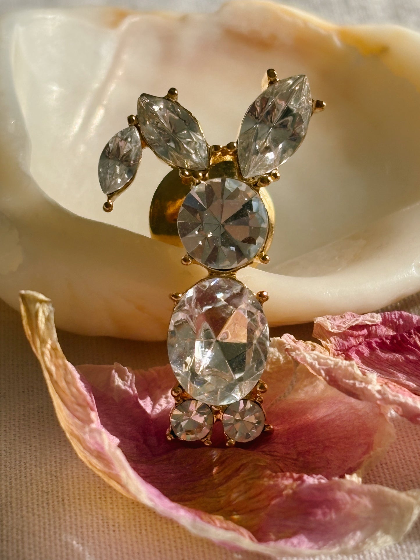 Broszka Avon “CRYSTAL BUNNY”,1997 rok