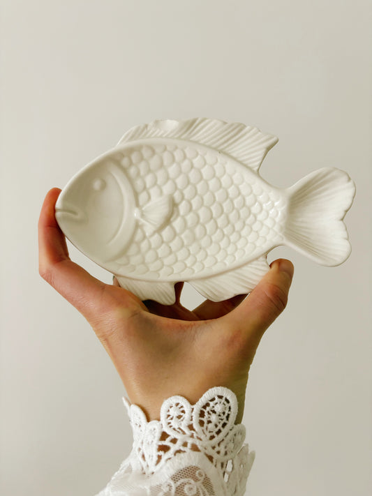 Ceramic fish for jewelry and various trinkets