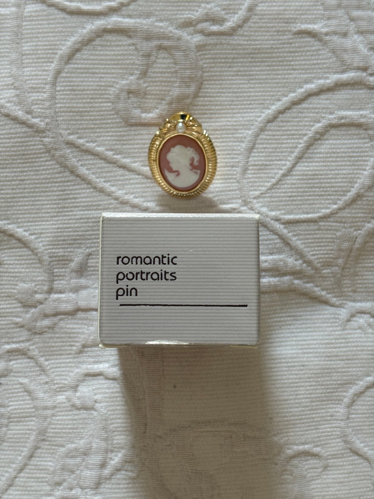 Avon “Romantic Portraits” Brooch, 1990