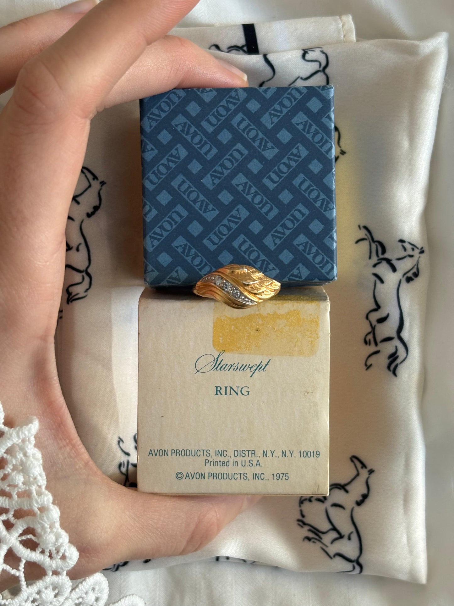 PIERŚCIONEK AVON “Starswept”,1975 rok