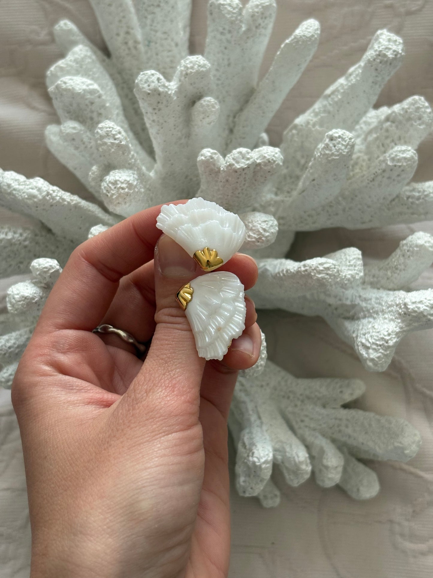 Klipsy Avon„Pearlized petal” 1988 rok