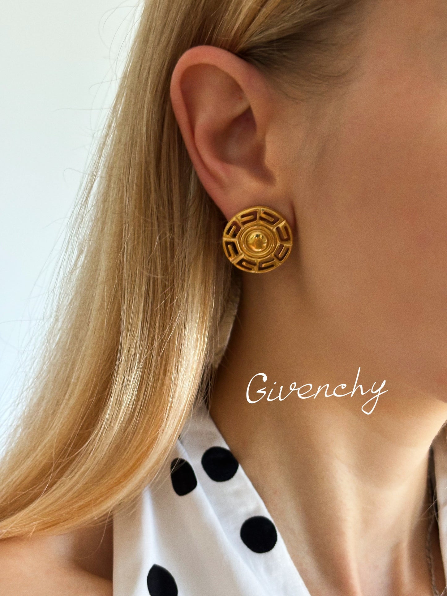 Pozłacane kolczyki Givenchy z logo, 1980–1990