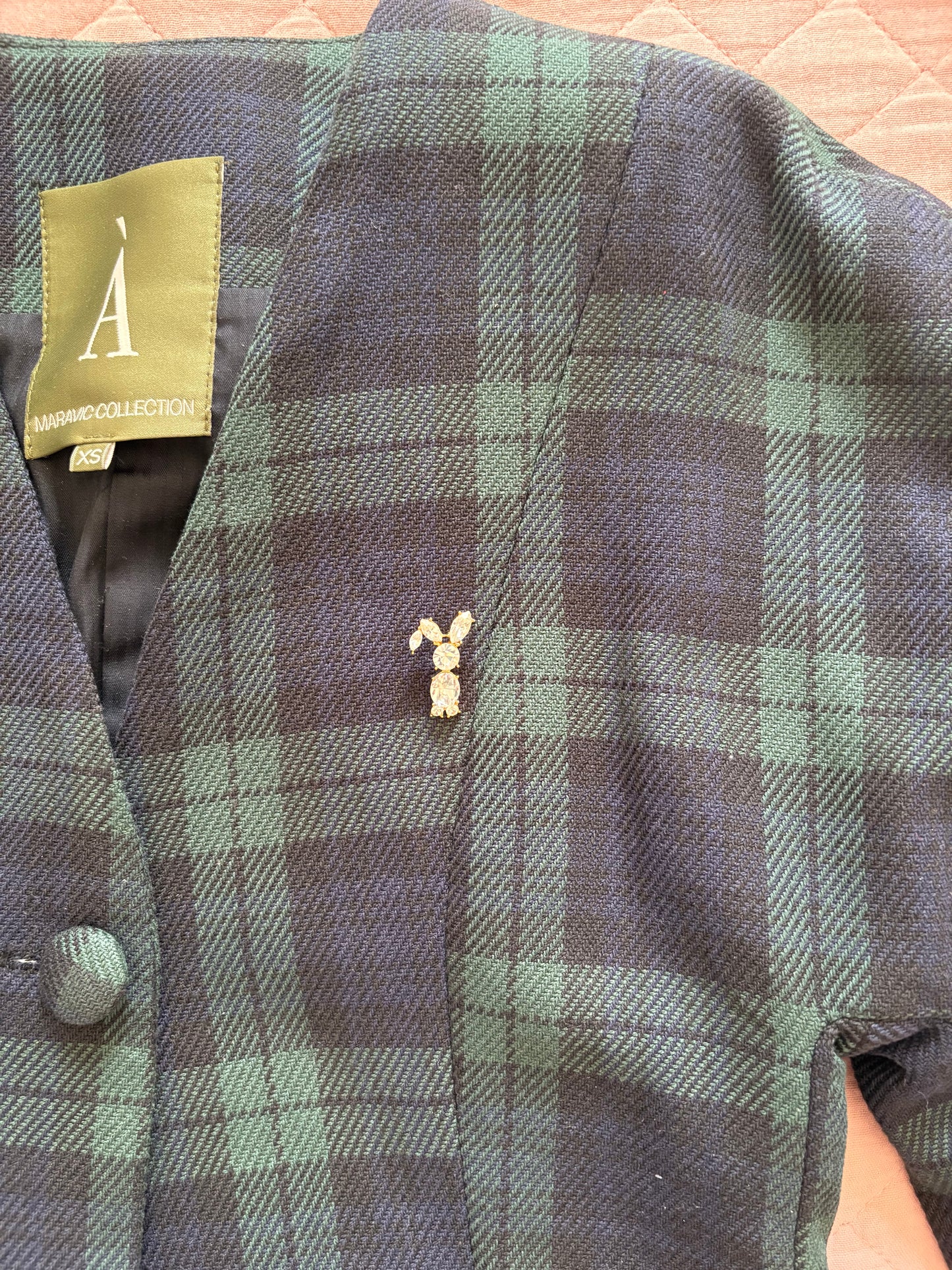 Avon "CRYSTAL BUNNY" brooch, 1997