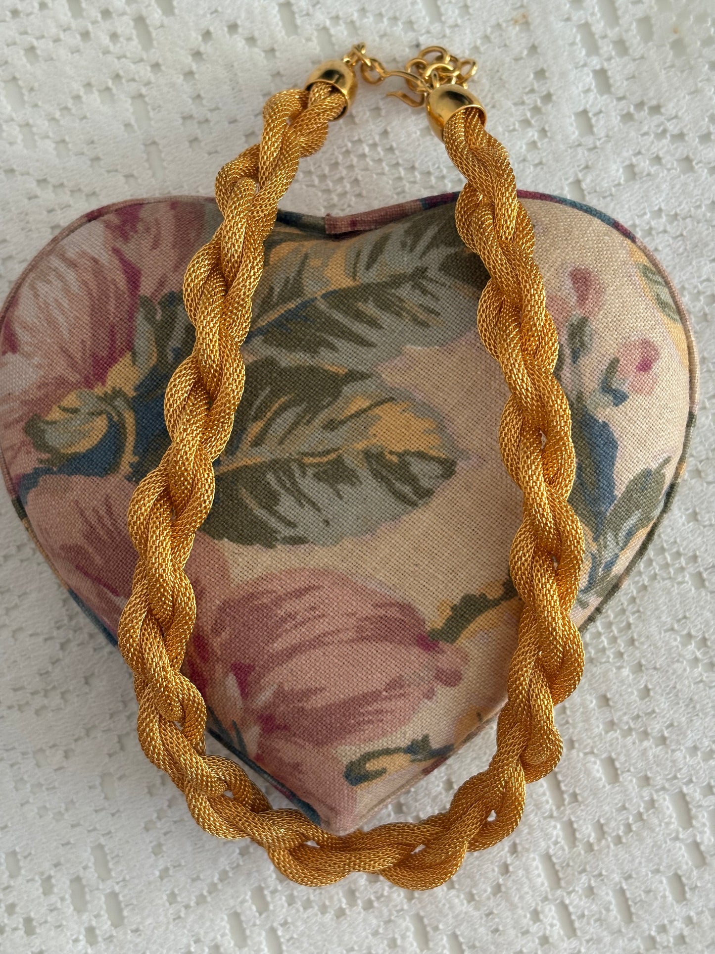 Pozłacany naszyjnik Monet o splocie typu mesh