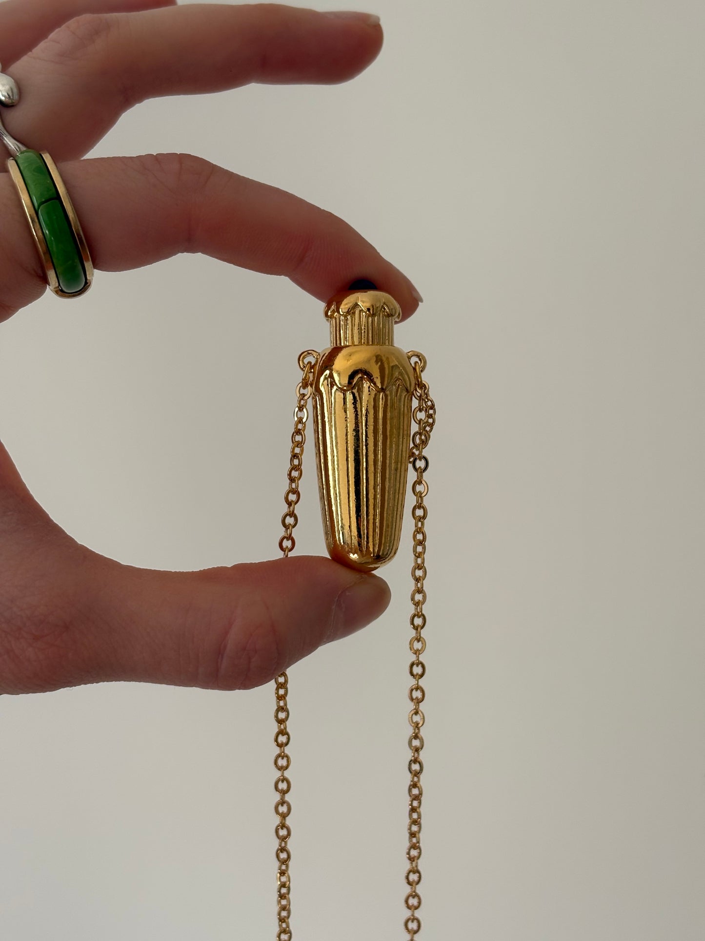 Naszyjnik/ Flakonik  z perfumami Avon, 1990 rok
