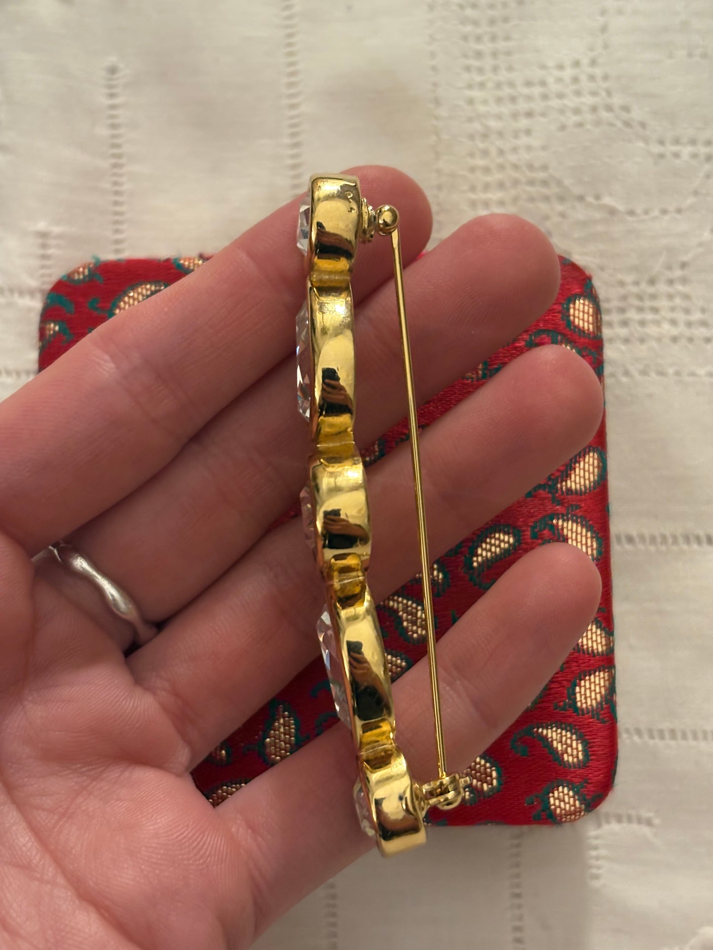 Pozłacana broszka Givenchy z kryształami