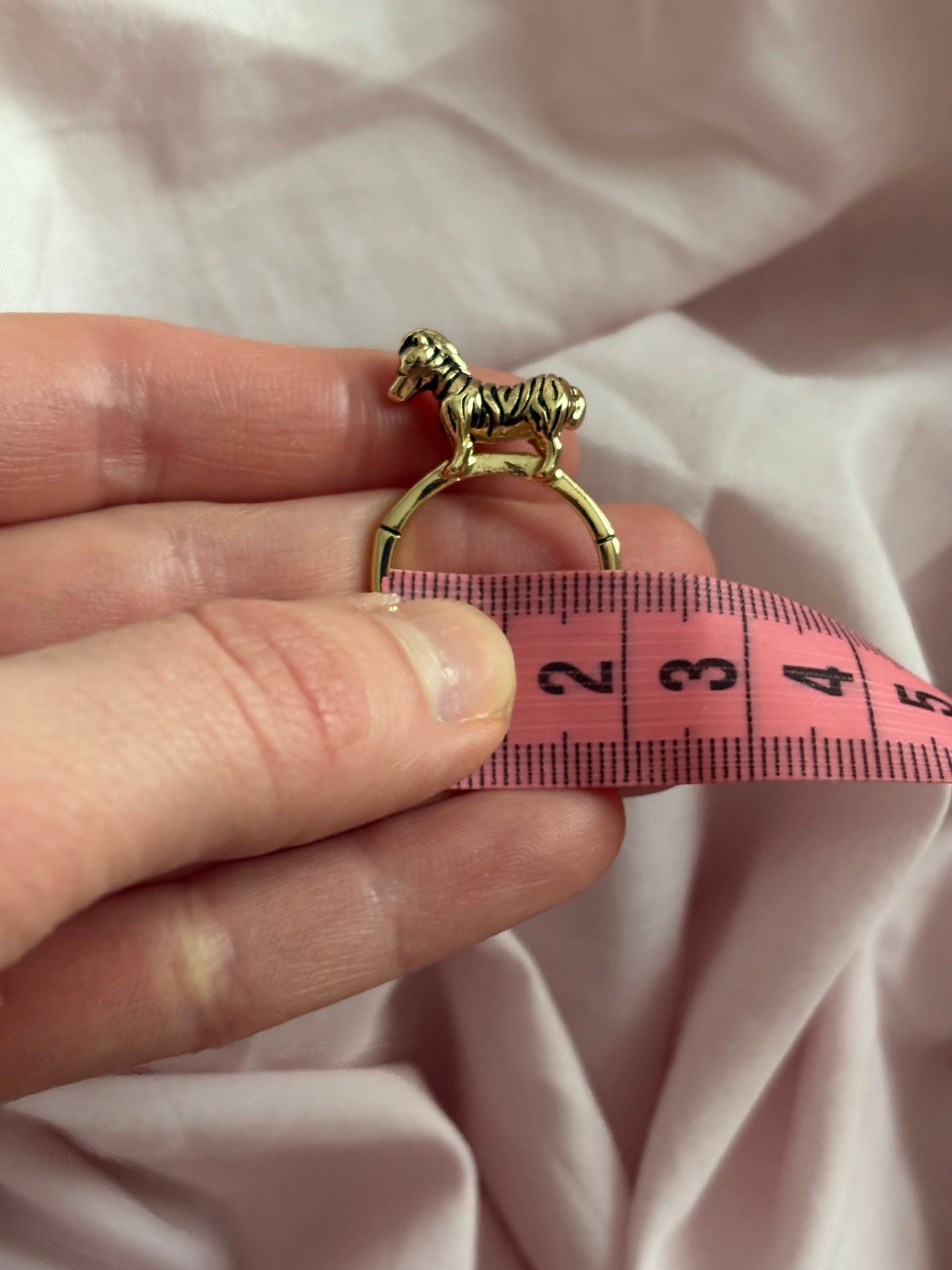Ring with a zebra figurine