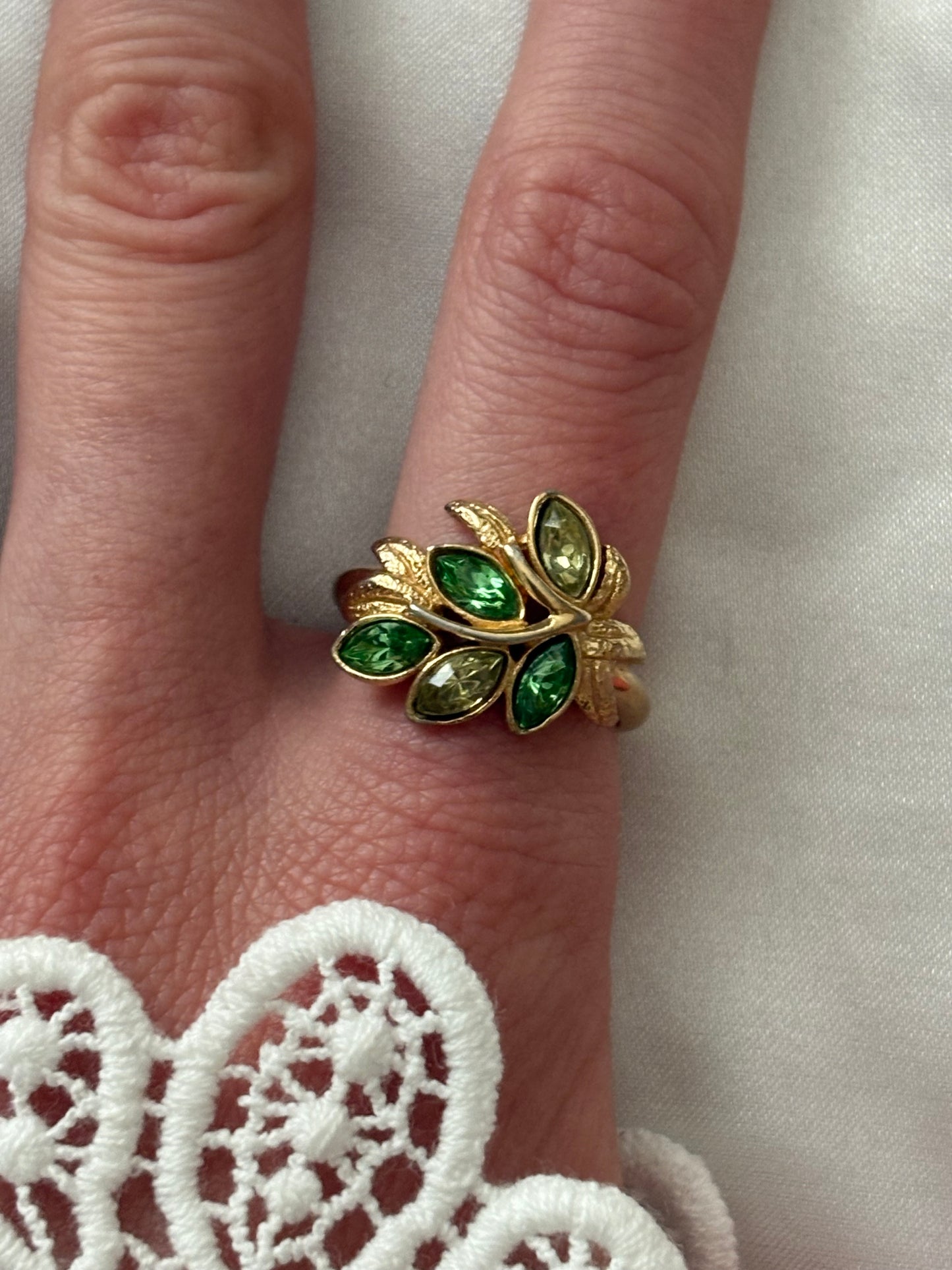 Pierścionek Avon „Leaf Light”,1974 rok