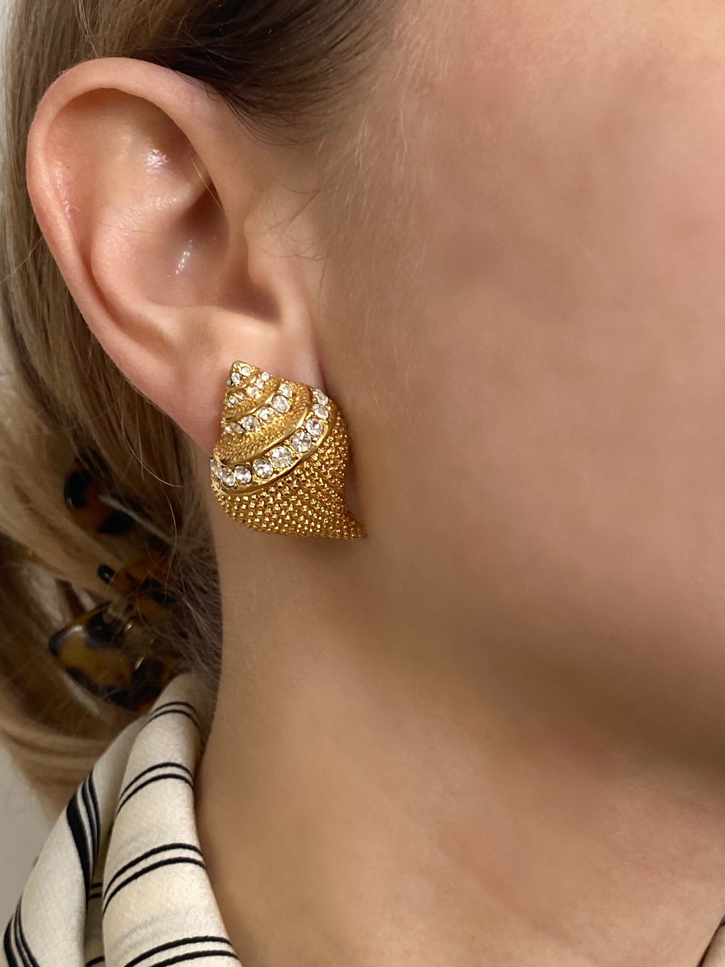 Kolczyki w postaci muszelek Kenneth Jay Lane