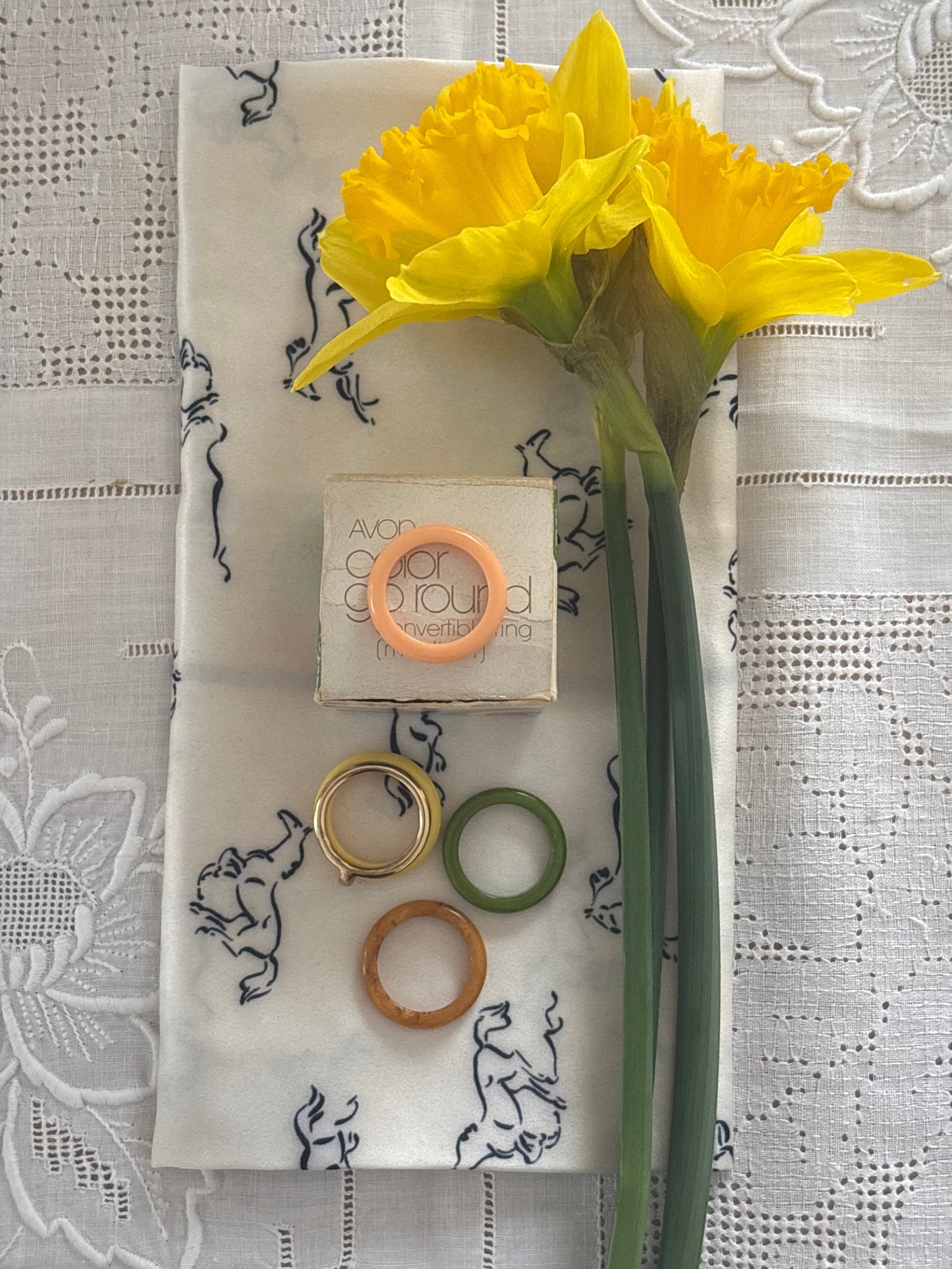 Set of 4 interchangeable Avon rings, 1977