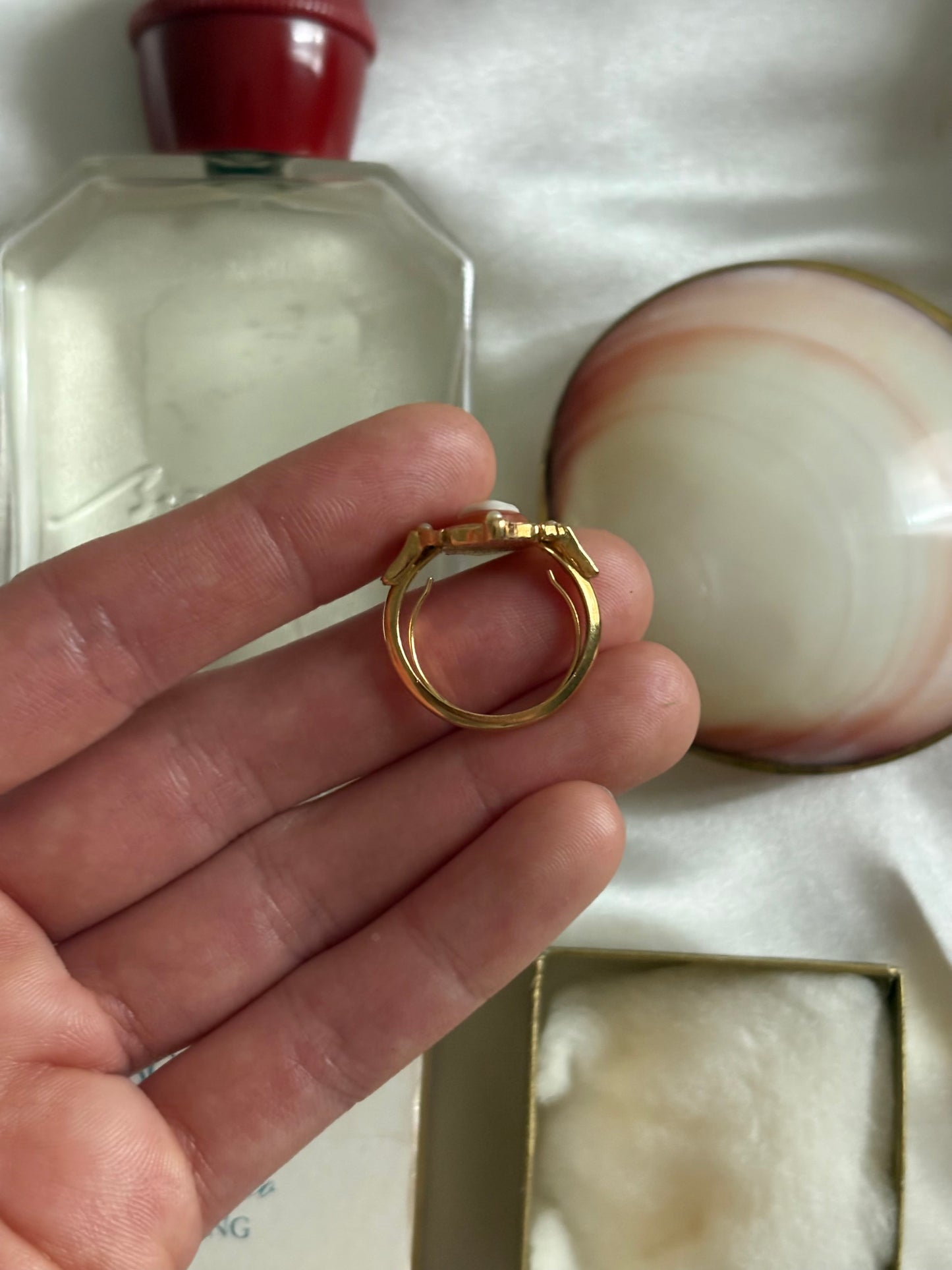 Pierścionek Avon “Cameo”,1978 rok