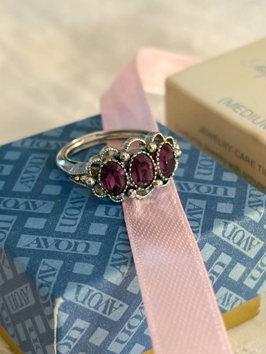 Pierścionek Avon „Purple Brilliance” ,1972 rok