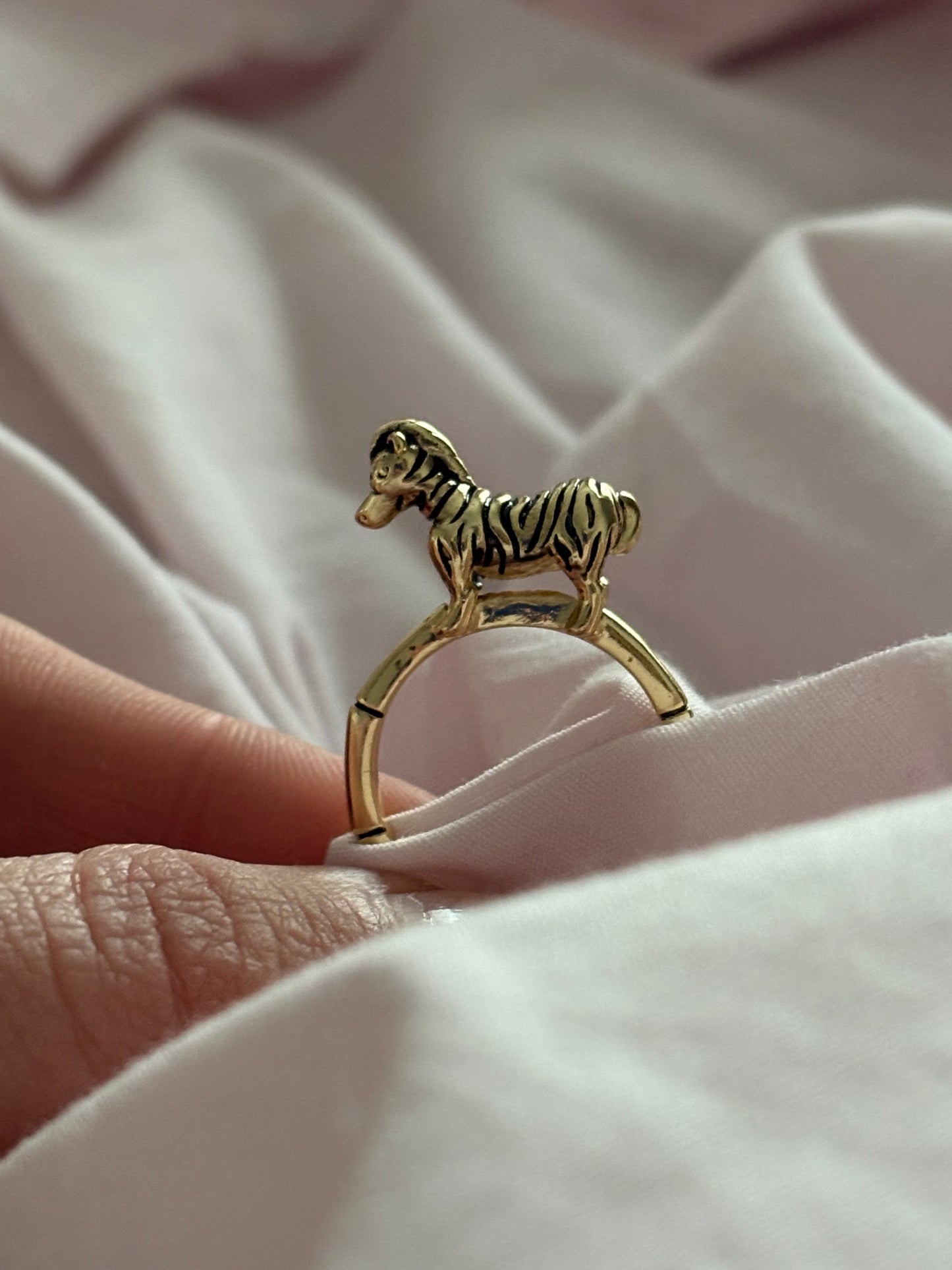 Ring with a zebra figurine