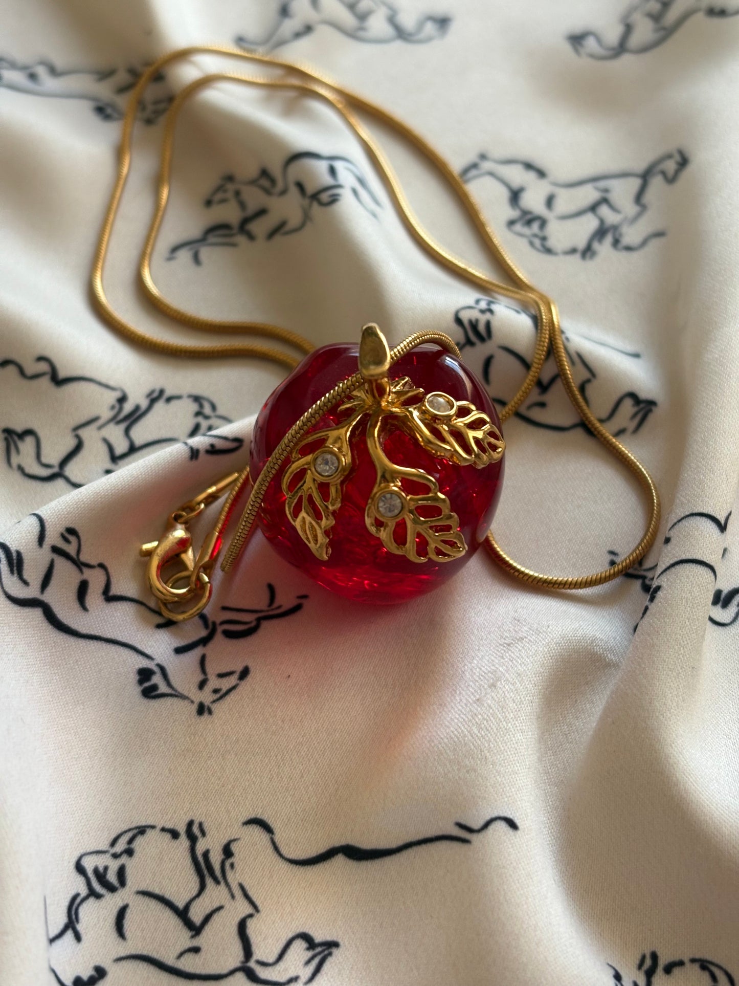 Naszyjnik Avon „Elegant apple”,1994 rok